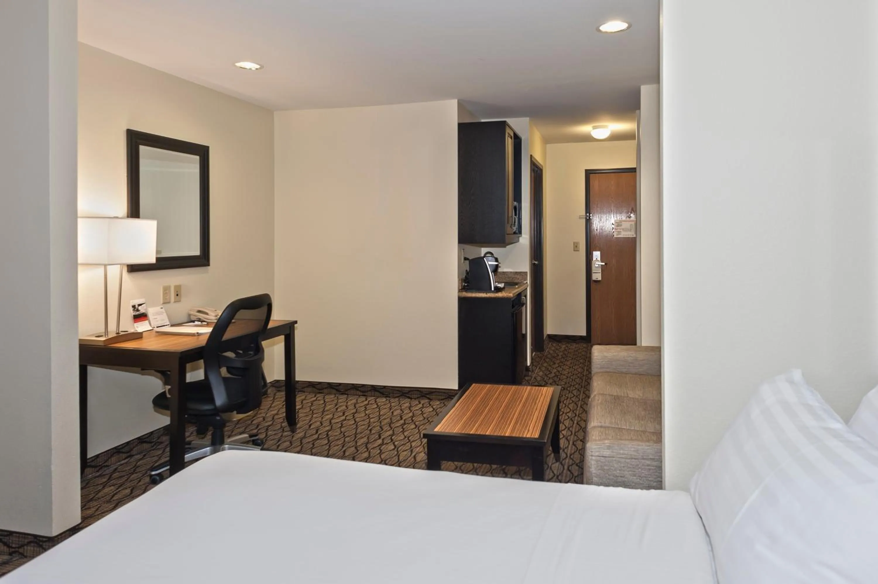 Photo of the whole room, Bed in Holiday Inn Express Hotel & Suites Chanhassen by IHG