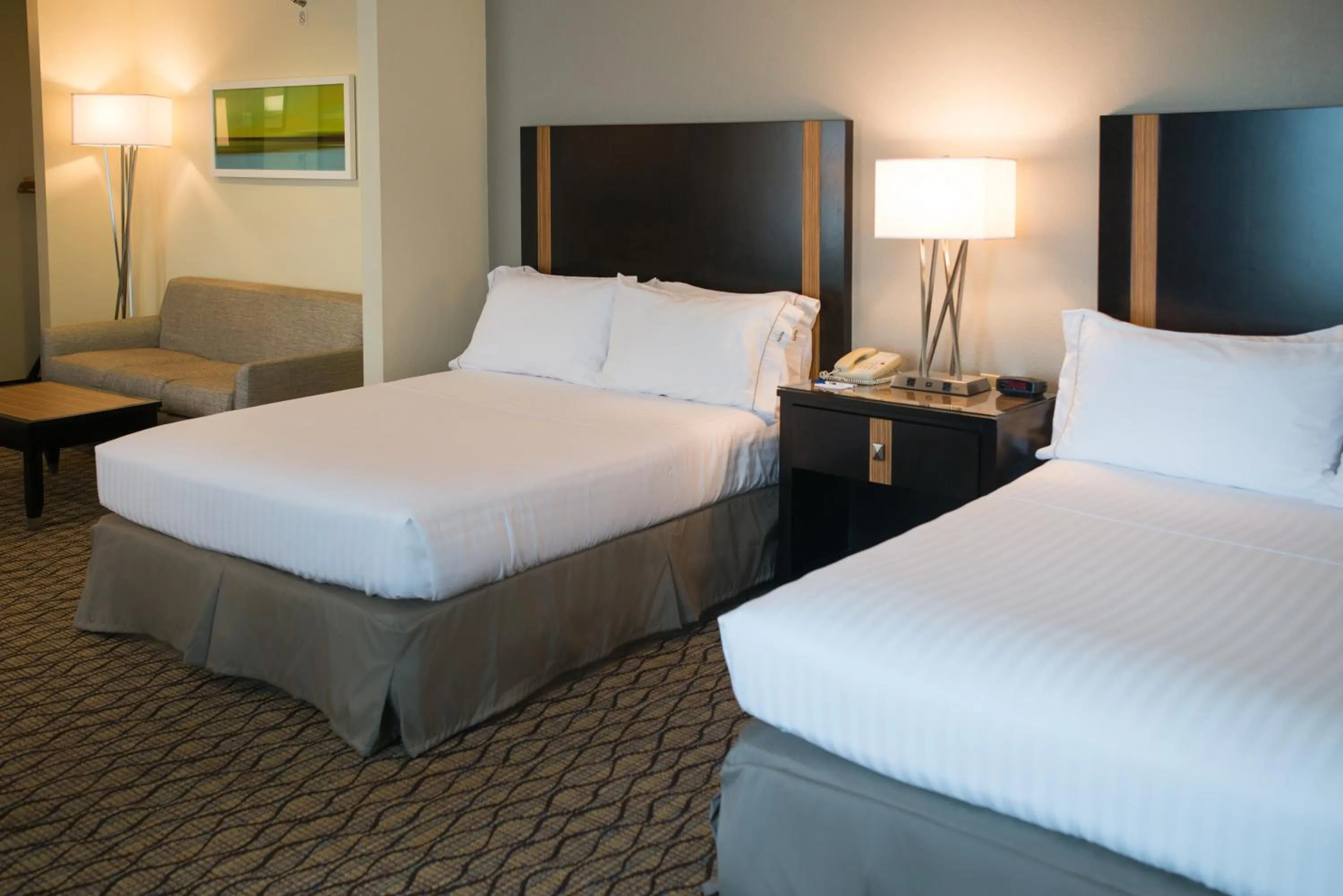 Bed in Holiday Inn Express Hotel & Suites Chanhassen by IHG