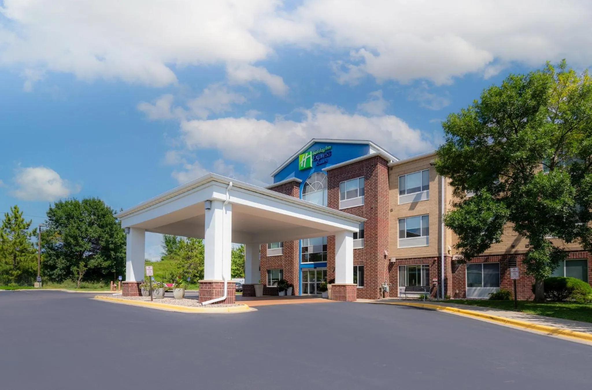 Property building in Holiday Inn Express Hotel & Suites Chanhassen by IHG
