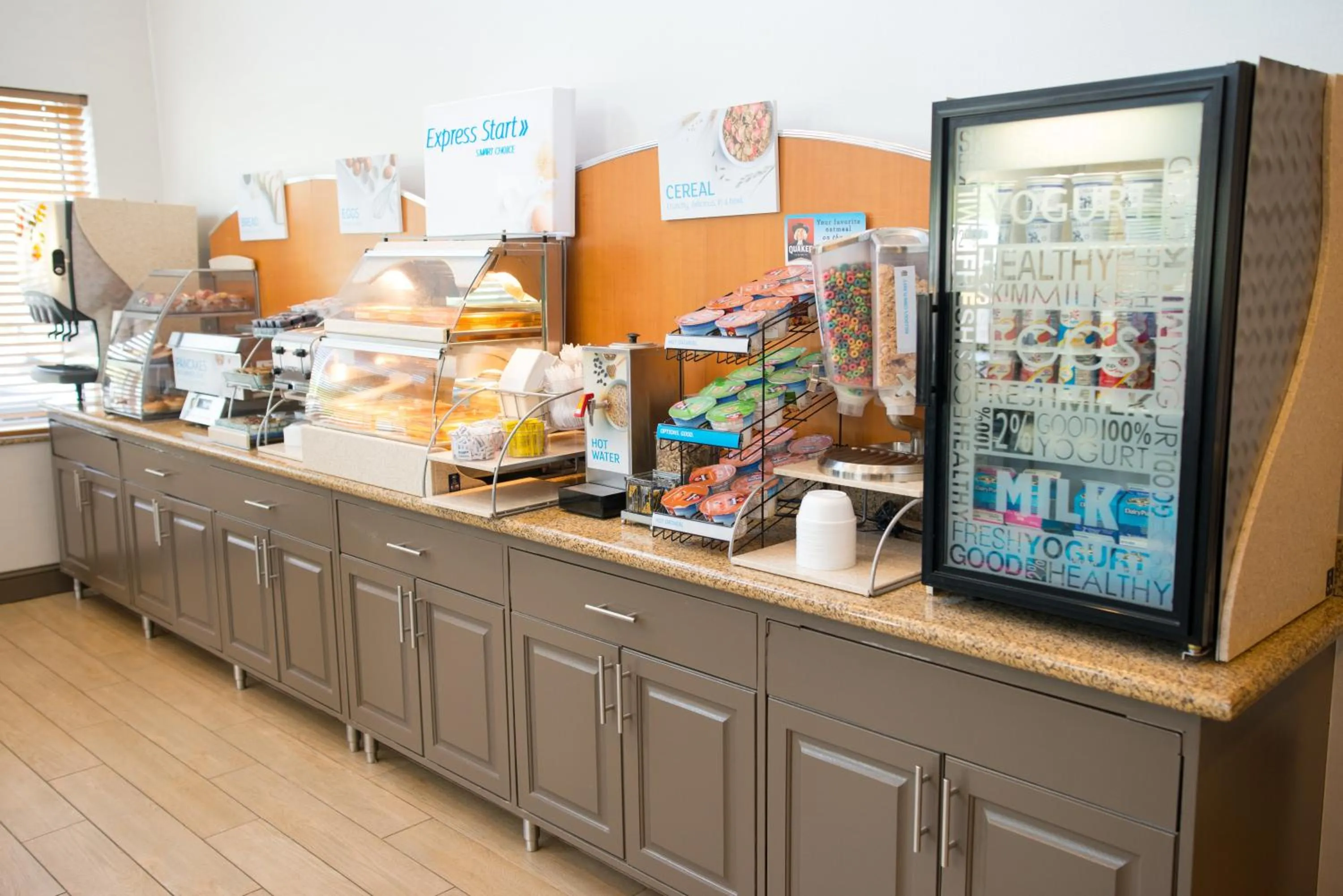 Breakfast in Holiday Inn Express Hotel & Suites Chanhassen by IHG