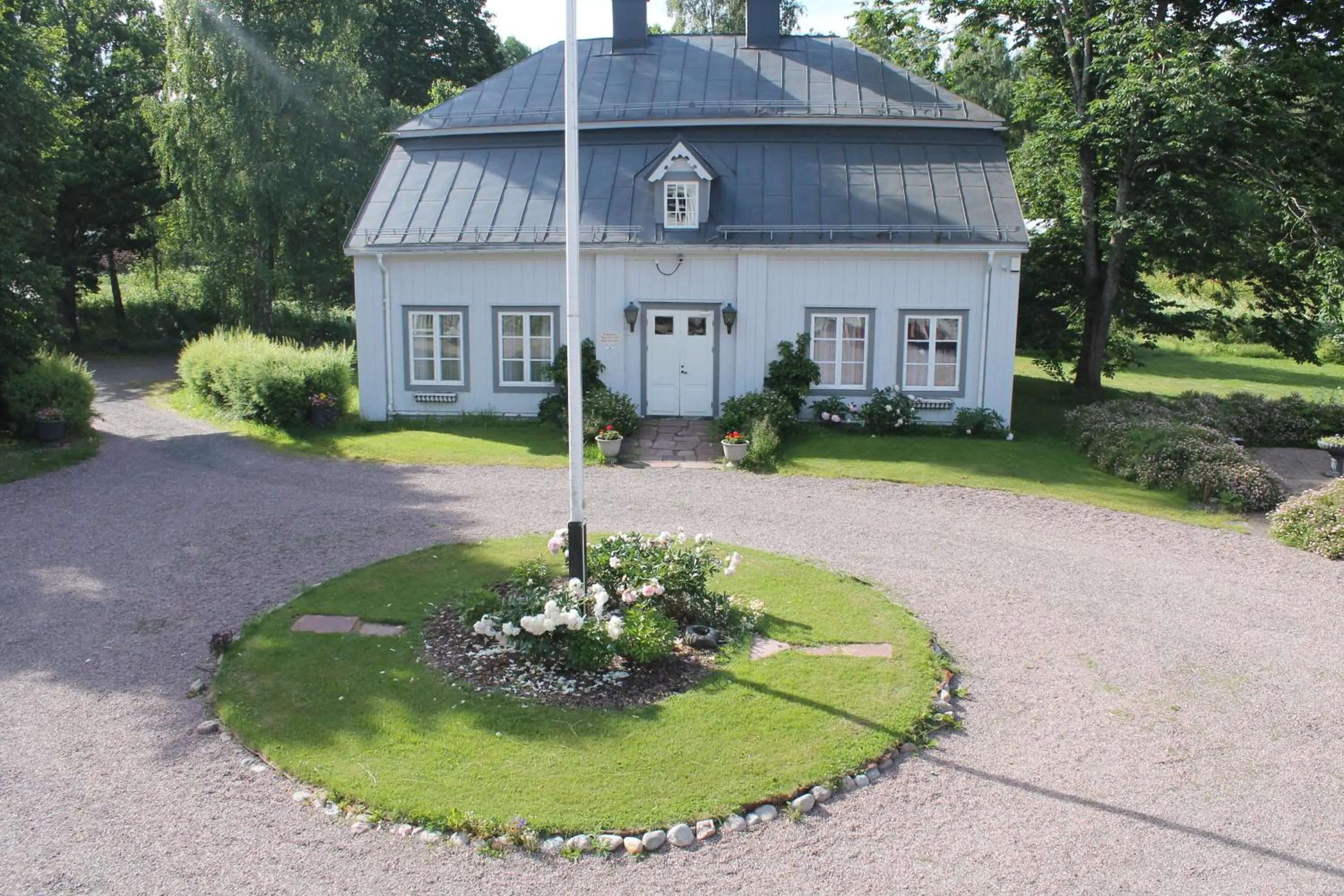 Facade/entrance in Wanbo Herrgård