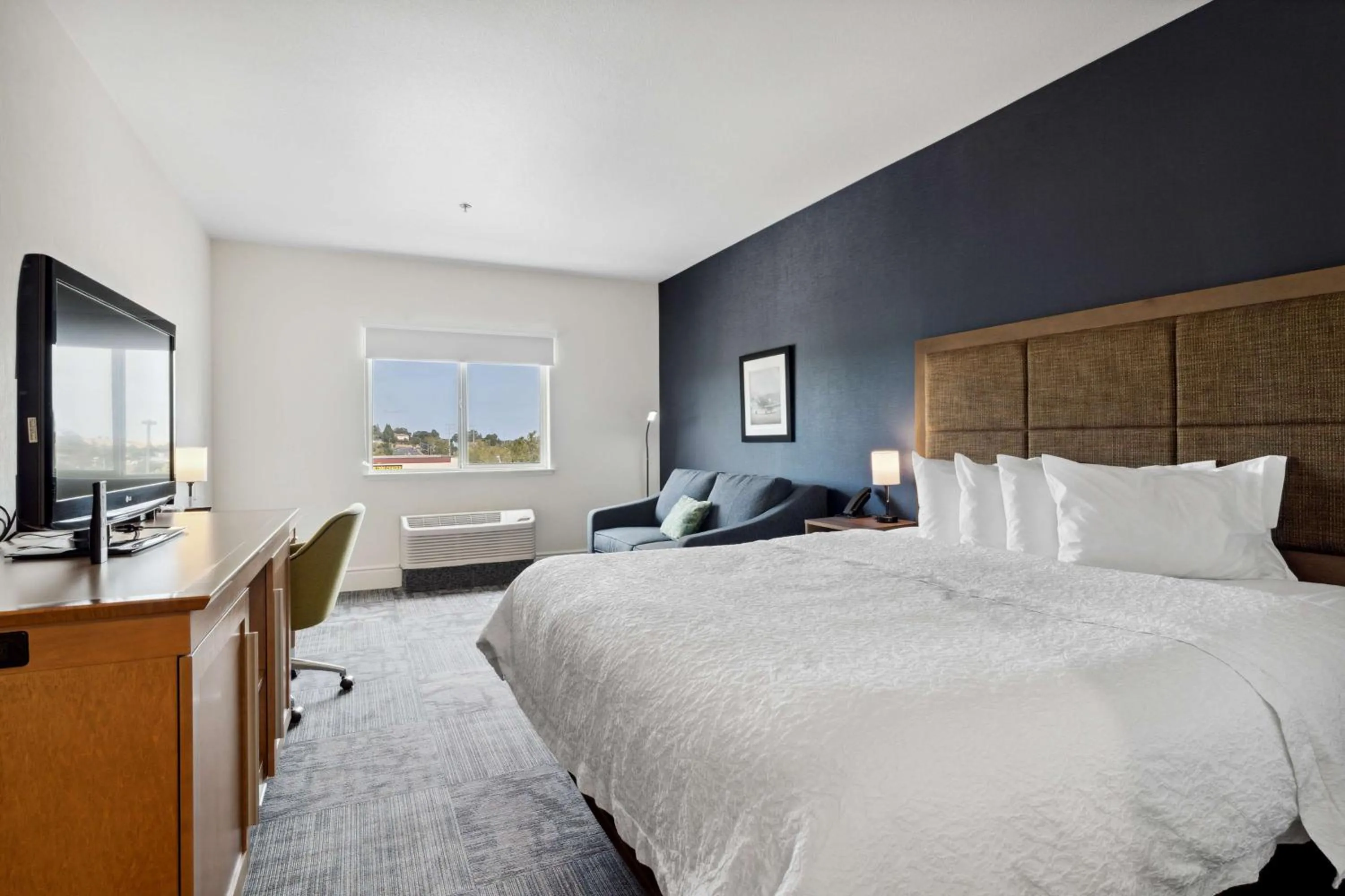 Bedroom, Bed in Sonesta Essential Vacaville Napa Valley