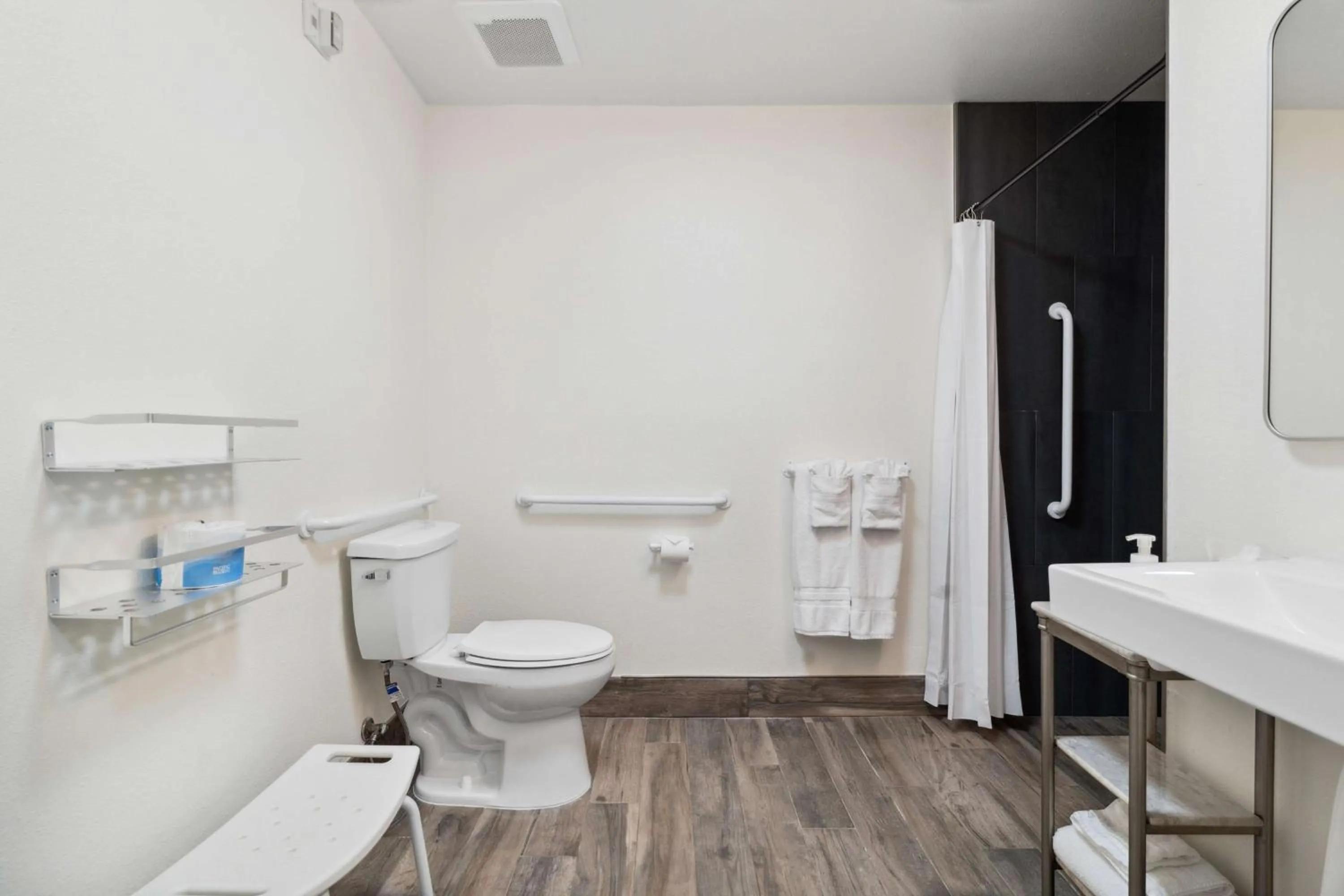 Bathroom in Sonesta Essential Vacaville Napa Valley