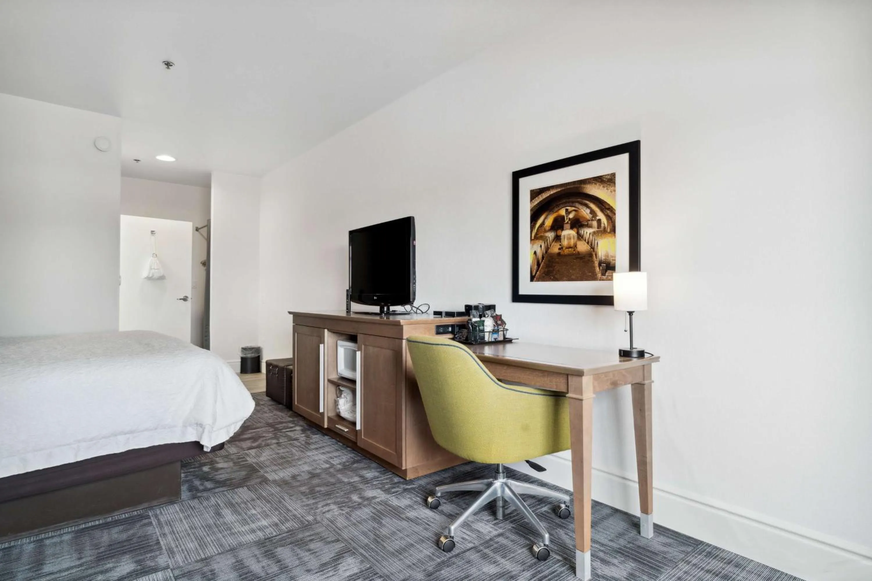 Bedroom, Bed in Sonesta Essential Vacaville Napa Valley