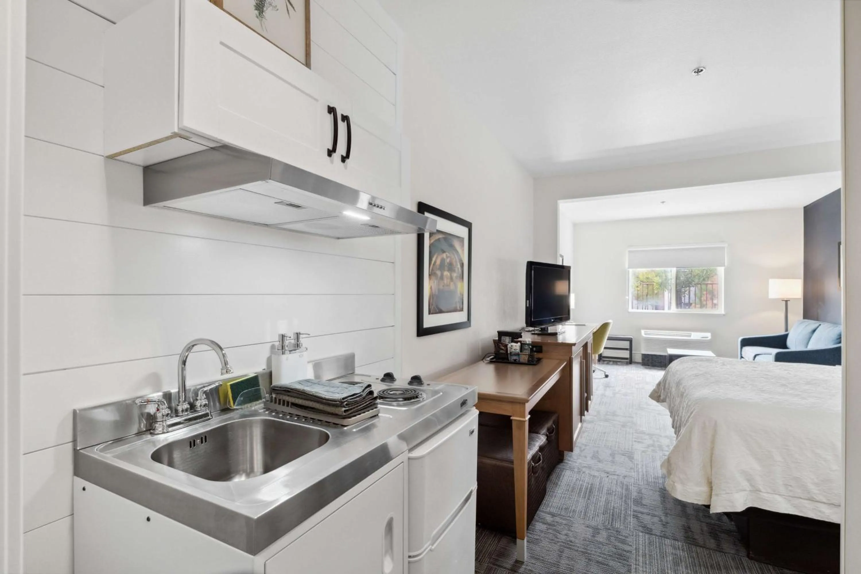 Bedroom, Bed in Sonesta Essential Vacaville Napa Valley