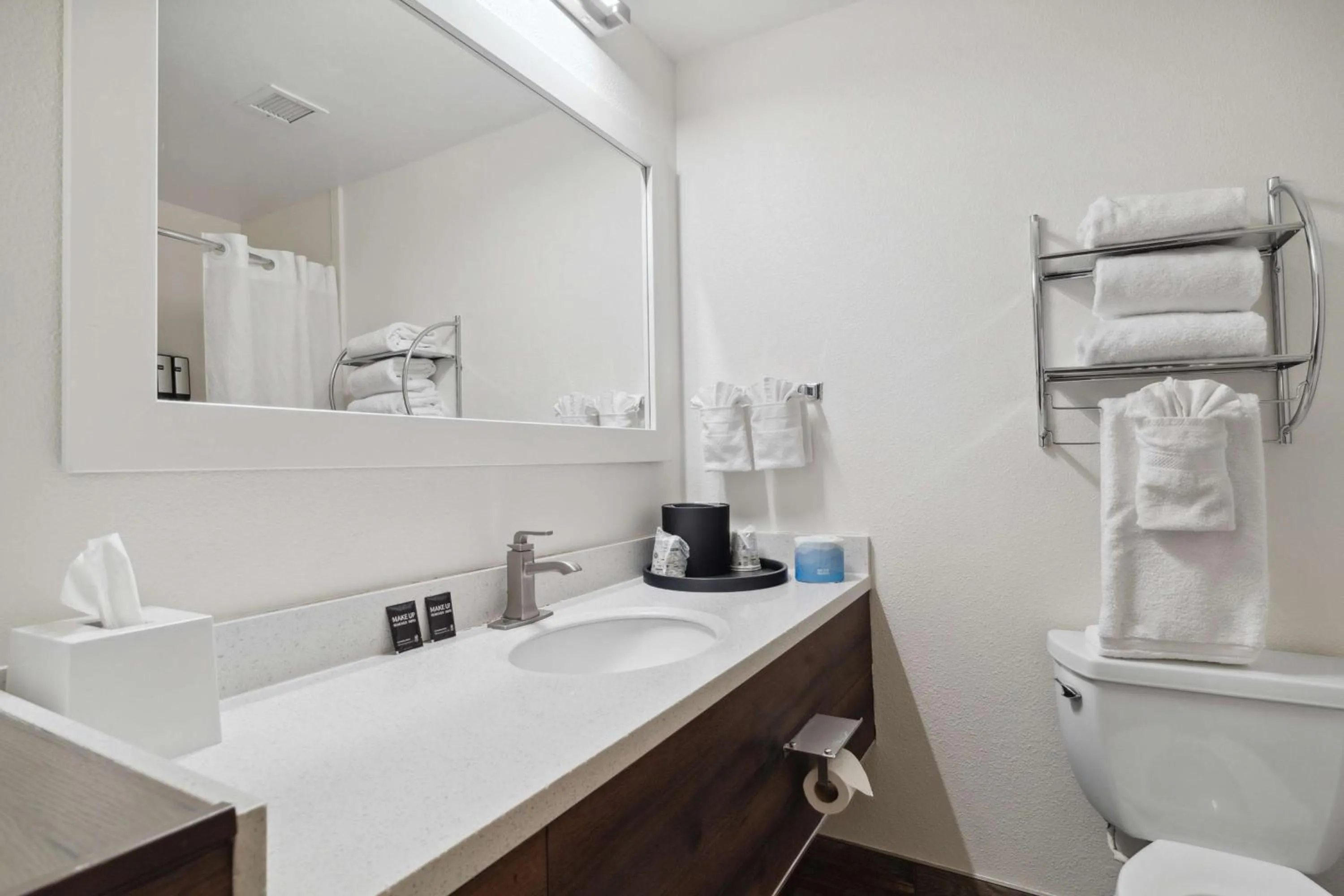 Bathroom in Sonesta Essential Vacaville Napa Valley