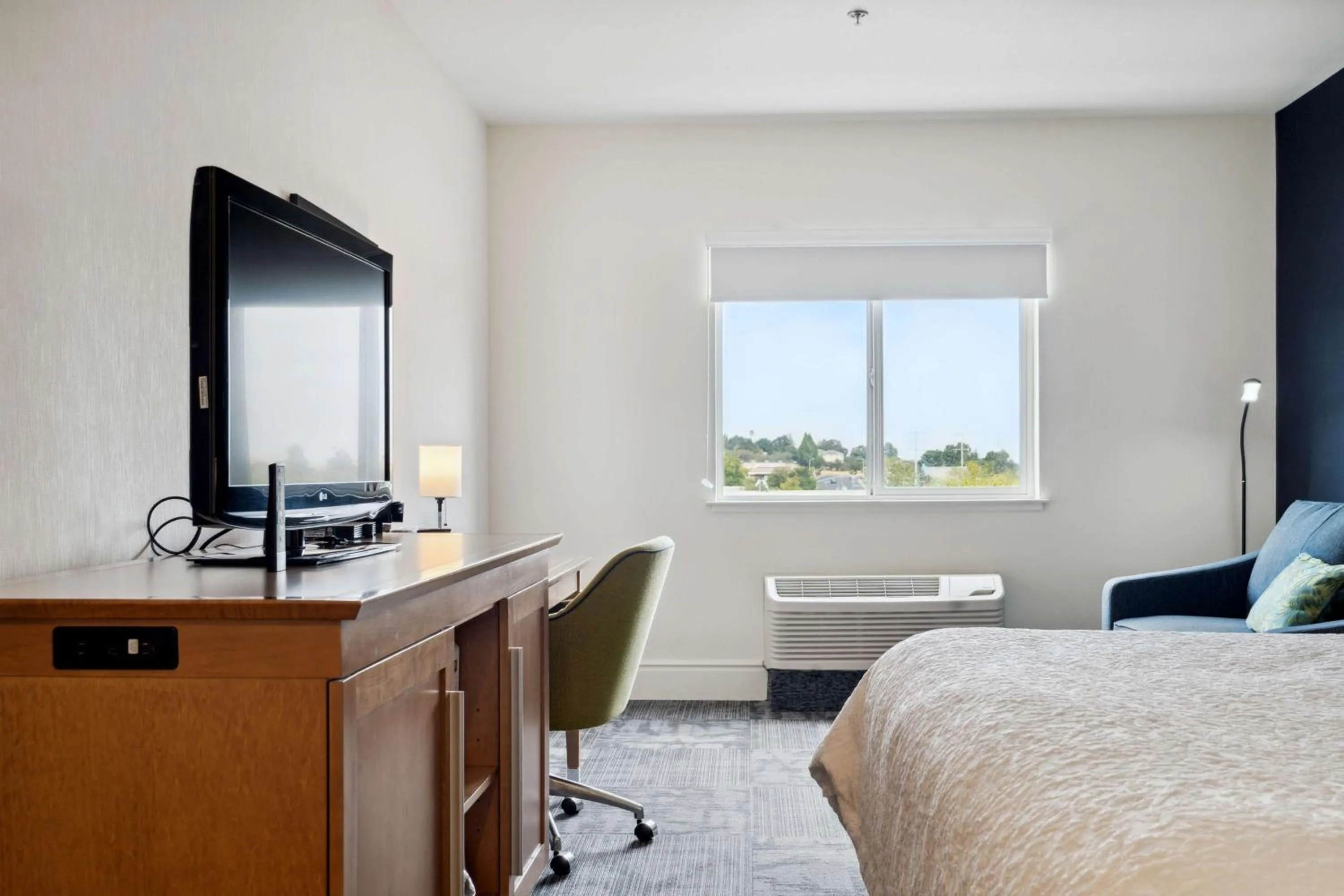 Bedroom, Bed in Sonesta Essential Vacaville Napa Valley