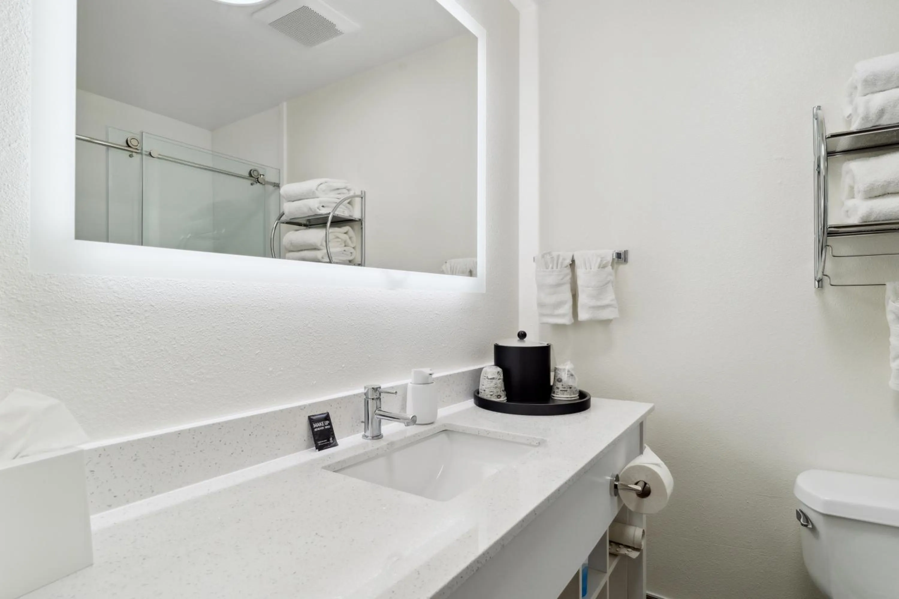 Bathroom in Sonesta Essential Vacaville Napa Valley