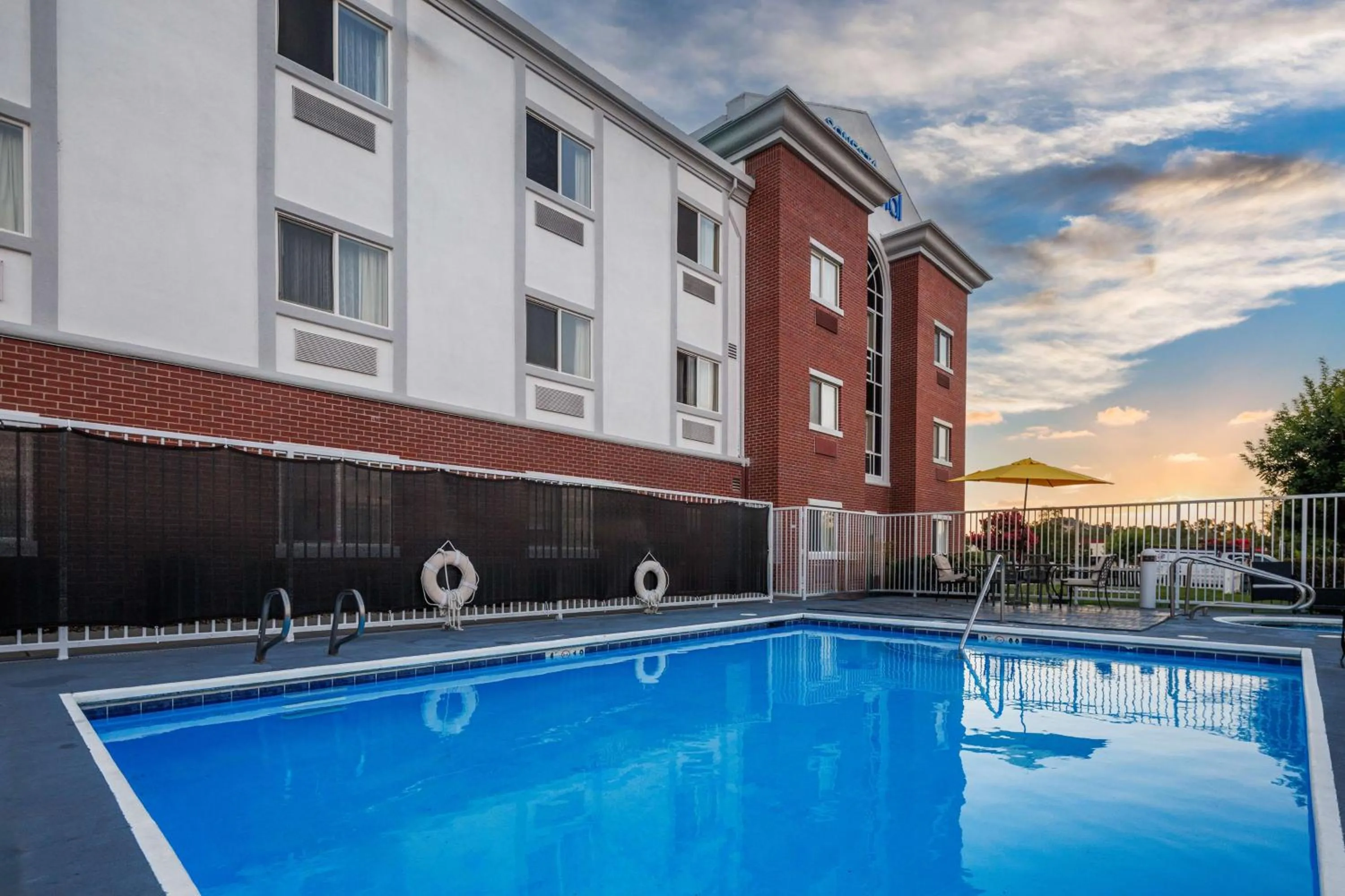 Pool view in Sonesta Essential Vacaville Napa Valley