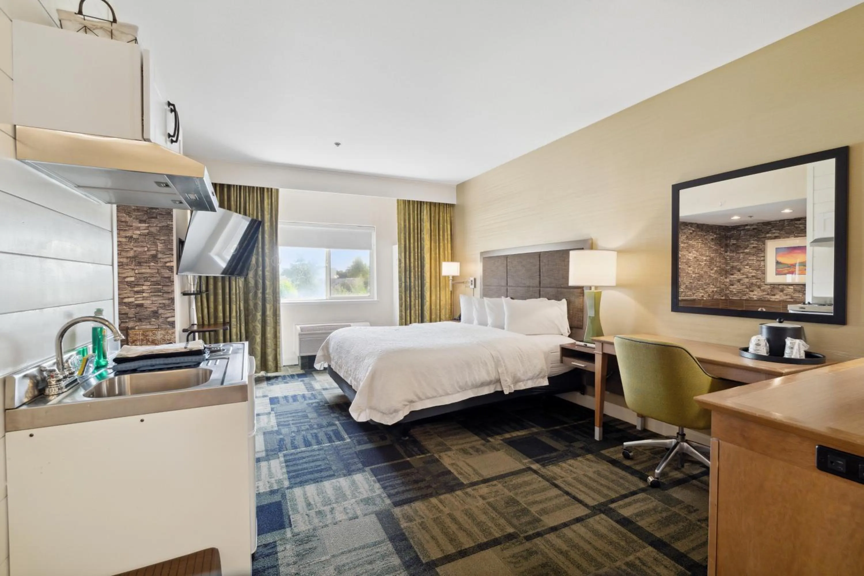 Bed in Sonesta Essential Vacaville Napa Valley