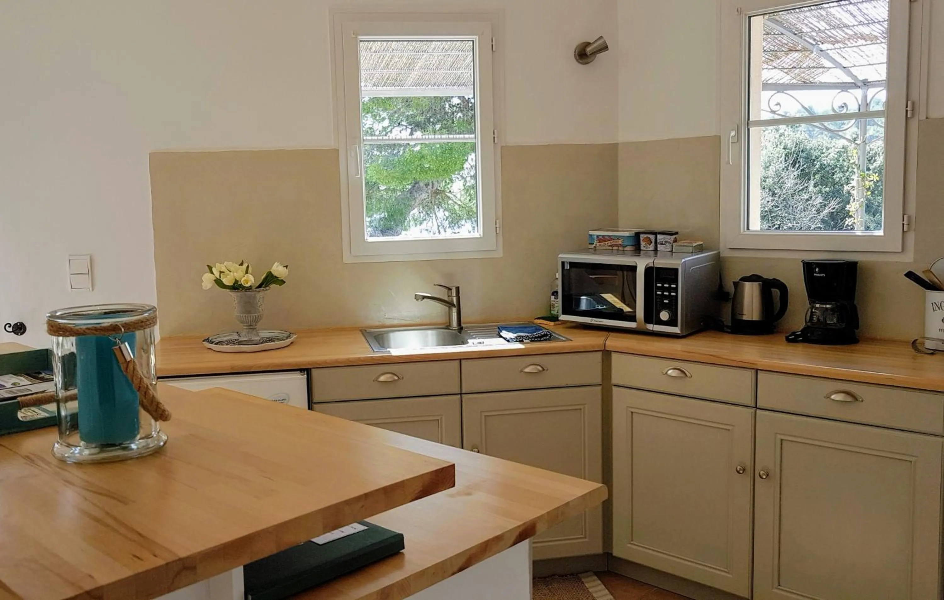 Dining area in Provence Dodo