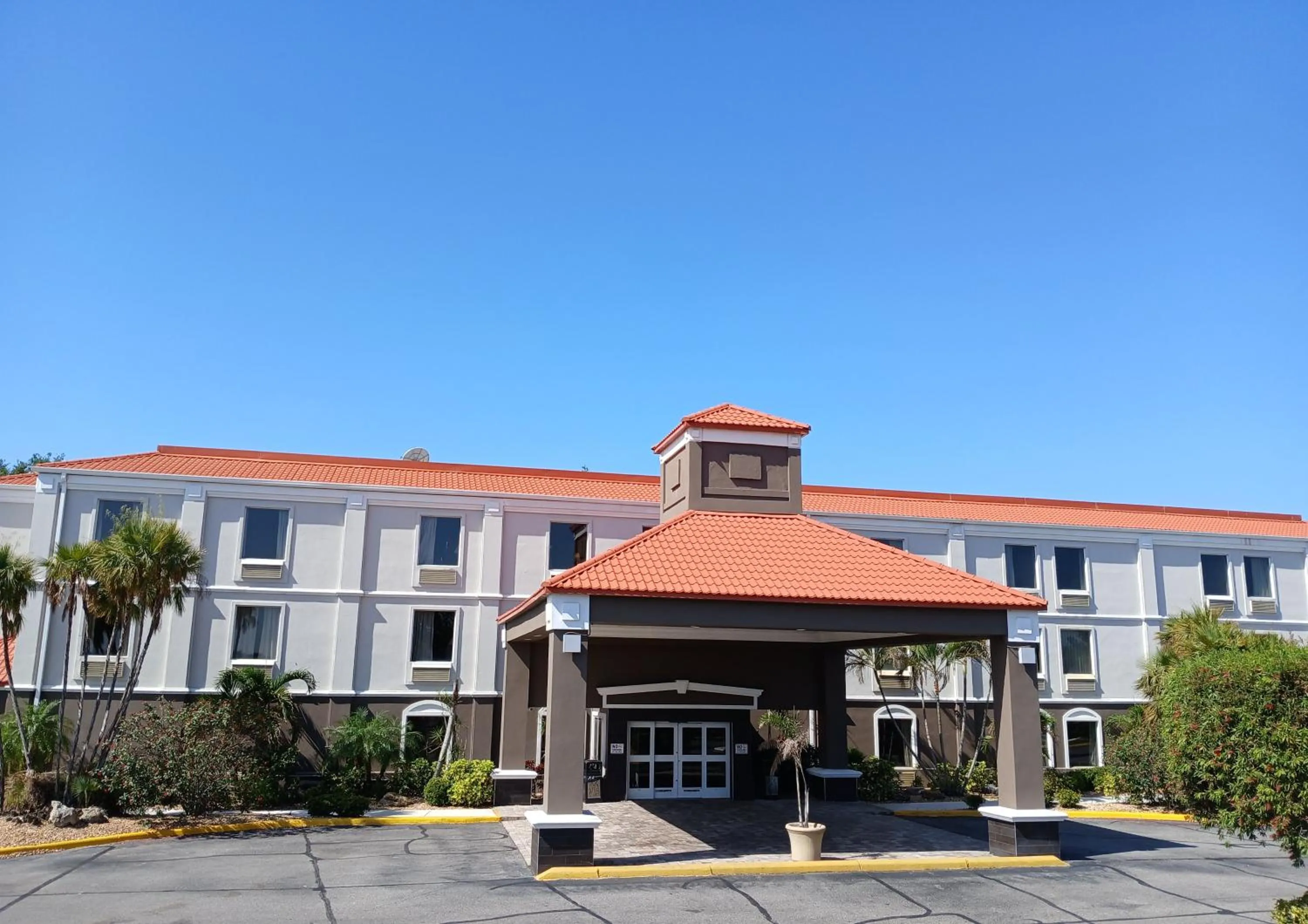 Facade/entrance in Best Western Plus Bradenton Hotel & Suites