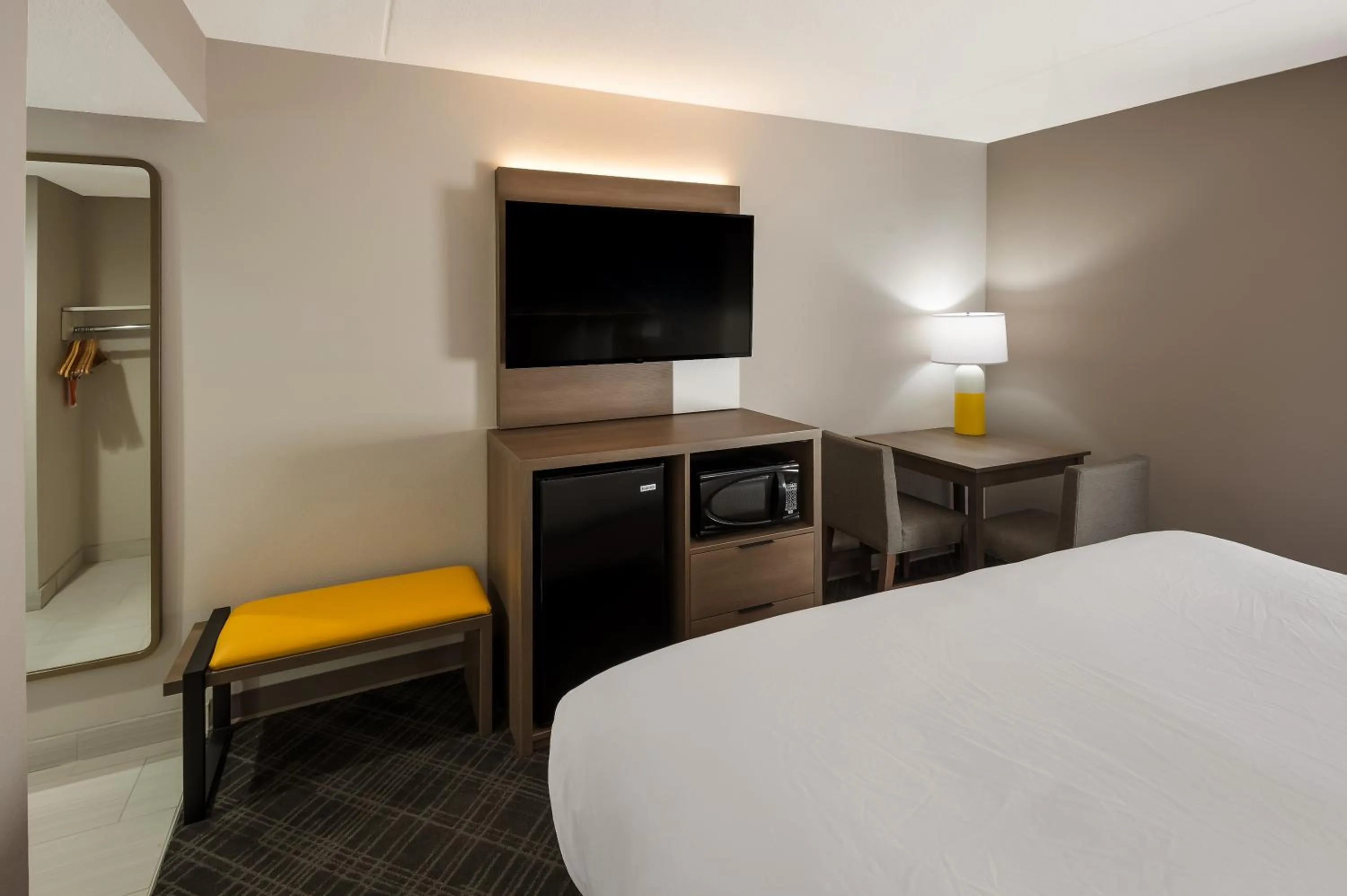 TV and multimedia, Bed in Comfort Inn & Suites Fishers - Indianapolis