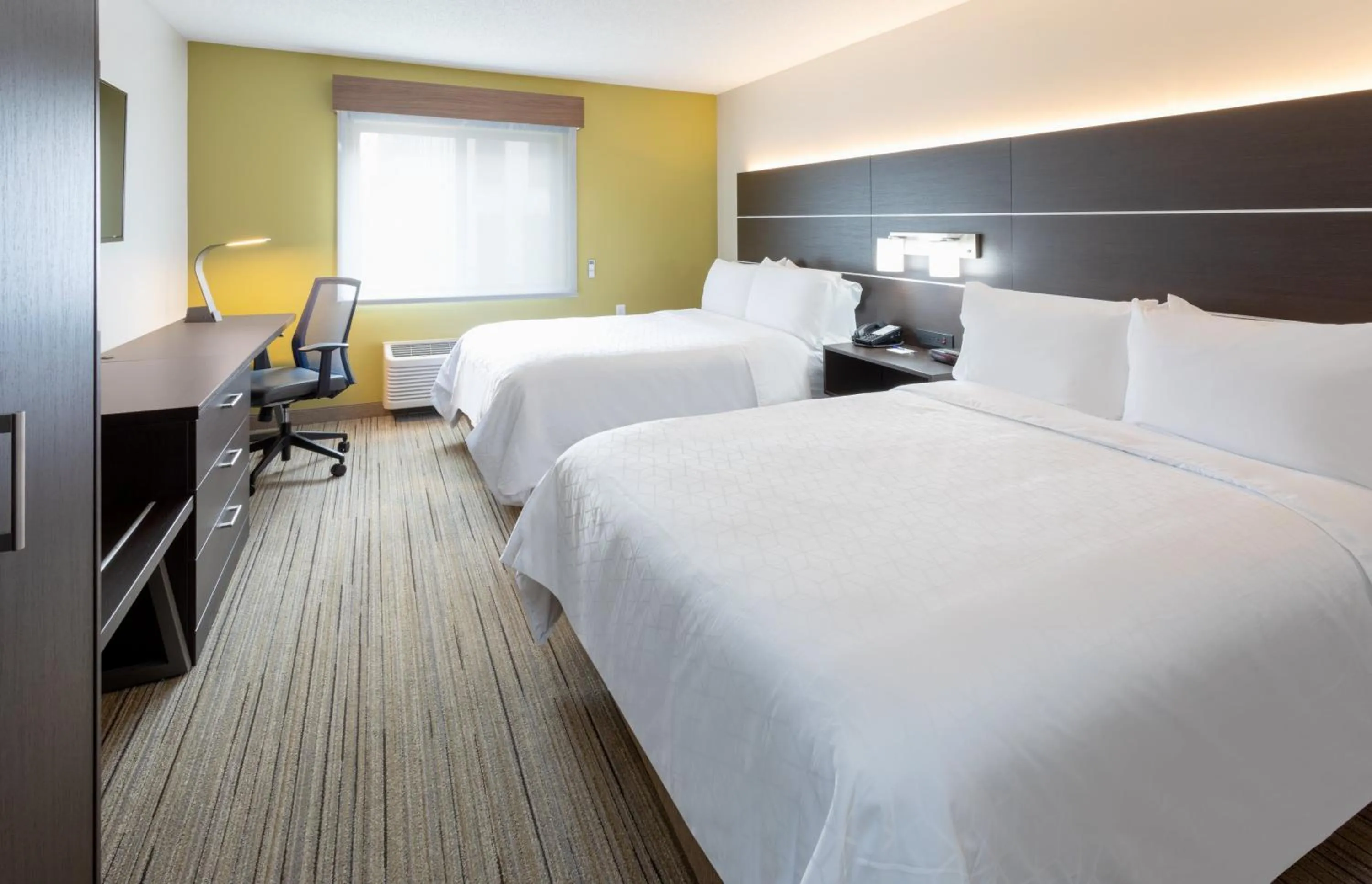 Photo of the whole room, Bed in Holiday Inn Express Hotel & Suites Minneapolis-Downtown Convention Center by IHG