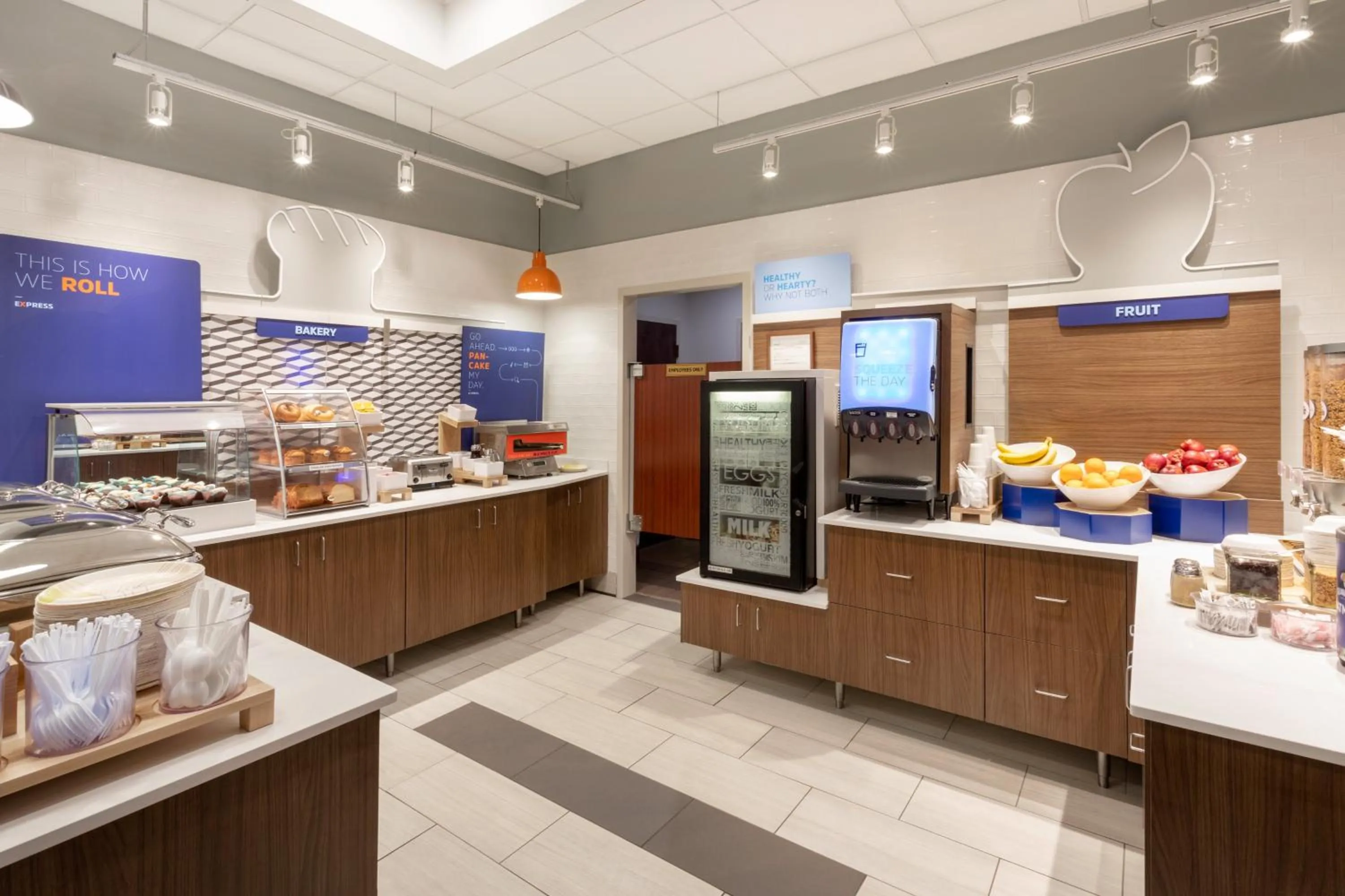 Breakfast in Holiday Inn Express Hotel & Suites Minneapolis-Downtown Convention Center by IHG