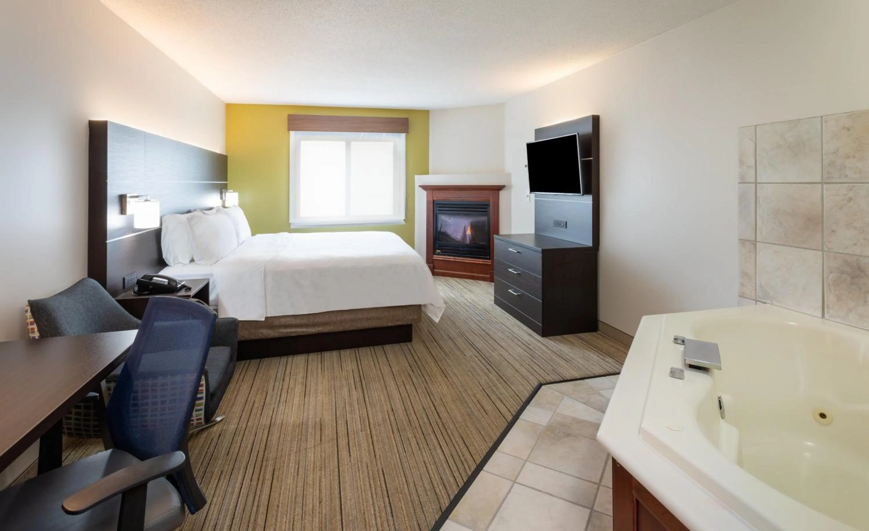 Photo of the whole room, Bed in Holiday Inn Express Hotel & Suites Minneapolis-Downtown Convention Center by IHG