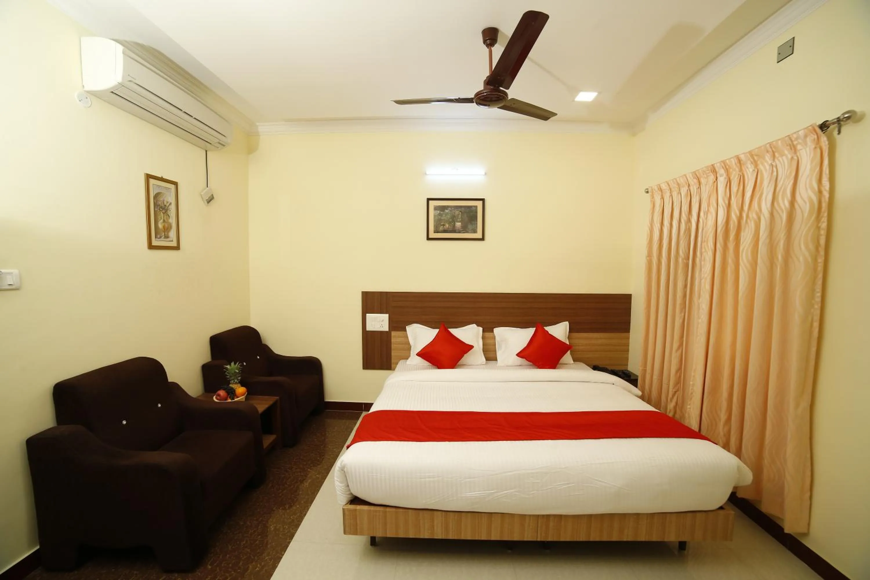 Photo of the whole room, Bed in Hotel Sree Devi Madurai
