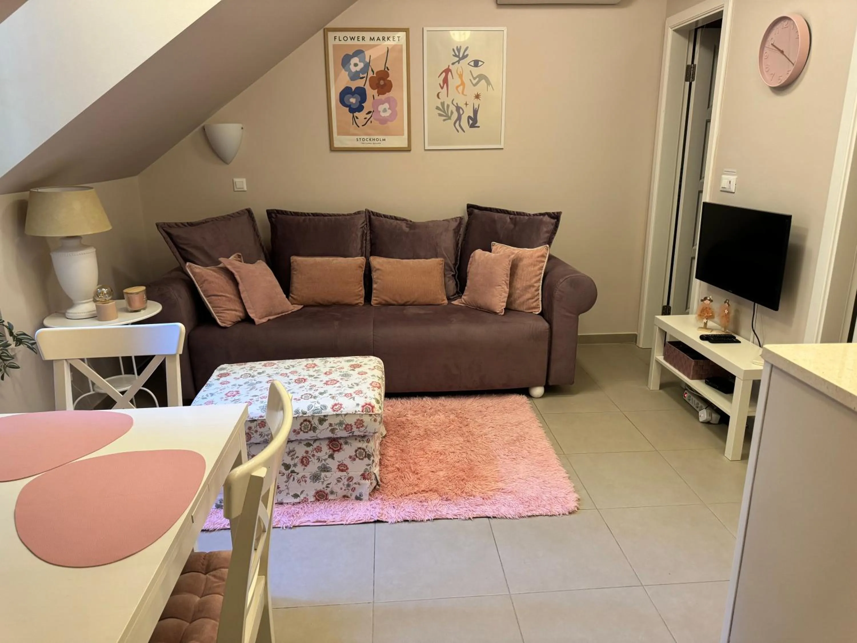 TV and multimedia in Vila Ora