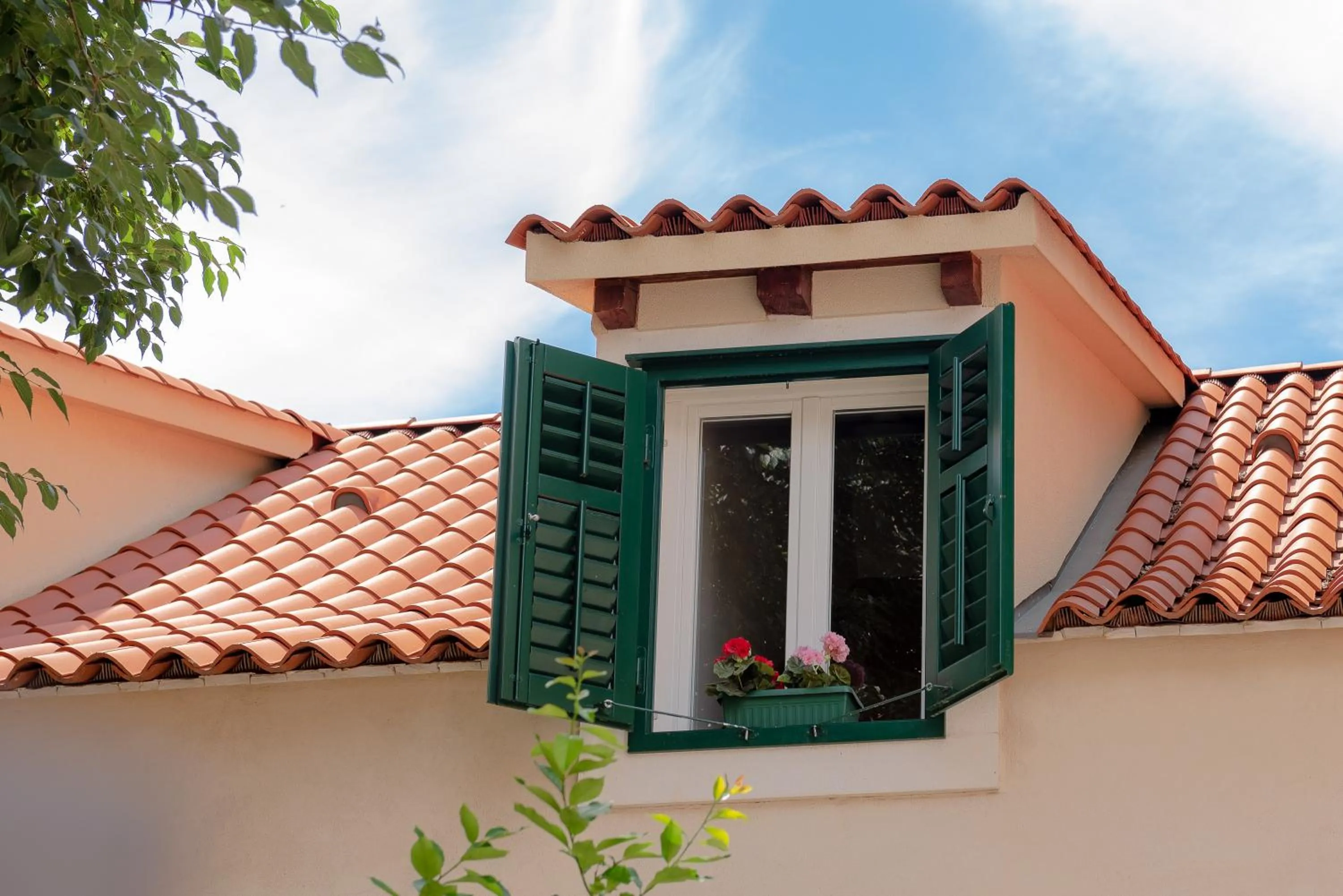 Facade/entrance in Vila Ora