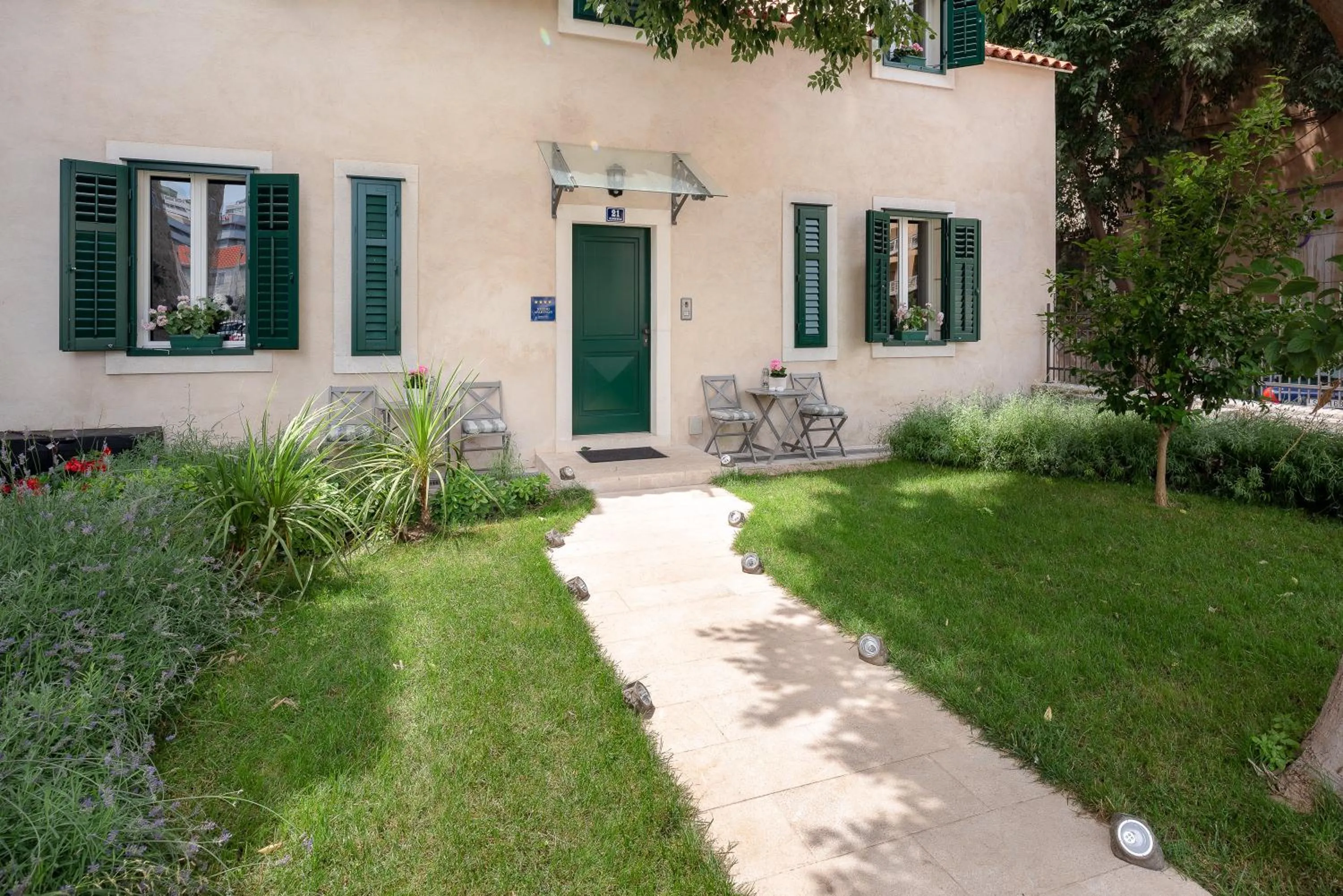 Facade/entrance in Vila Ora