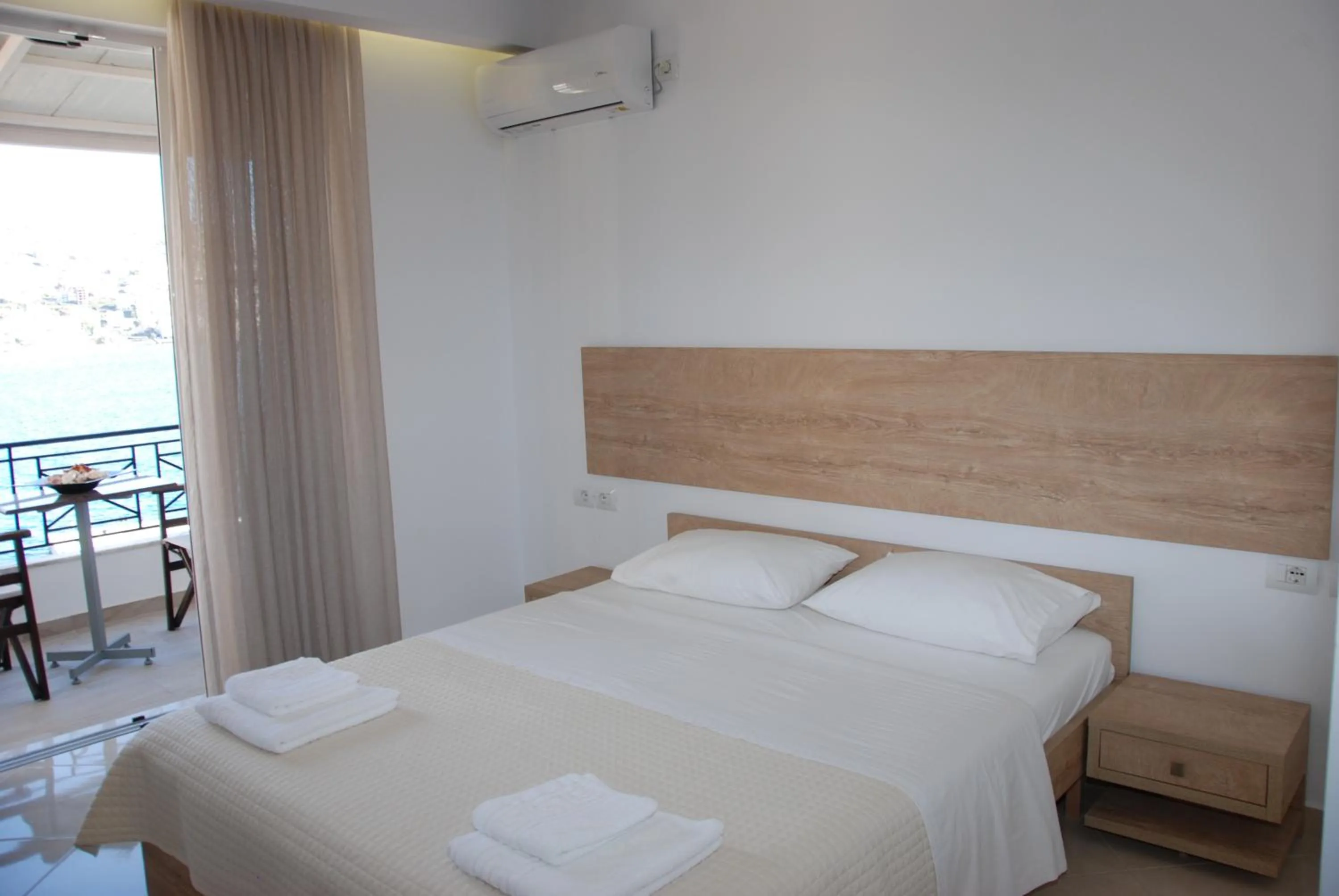 Bedroom, Bed in Hotel Mano