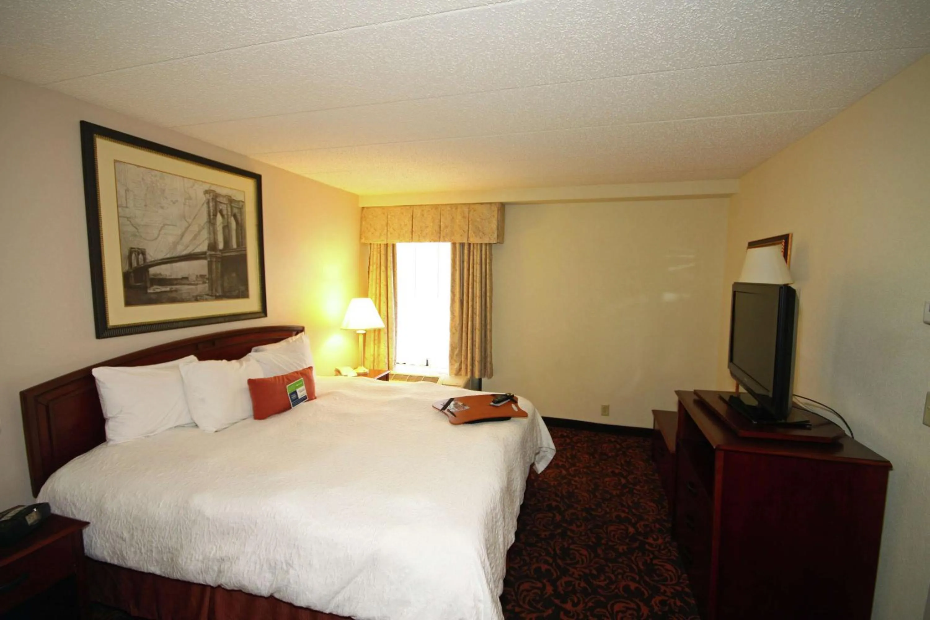 Bedroom, Bed in Hampton Inn Woodbridge
