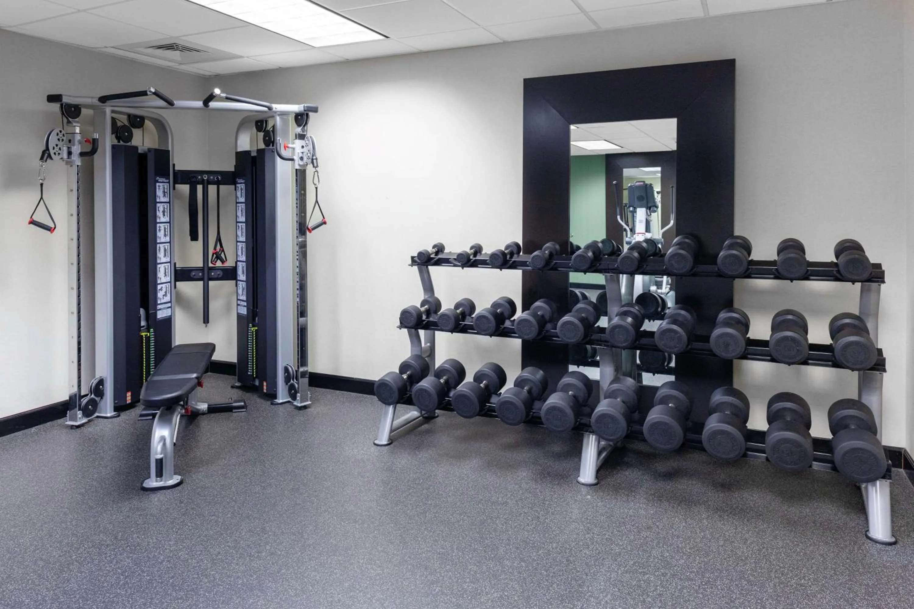 Fitness centre/facilities in Hampton Inn Woodbridge