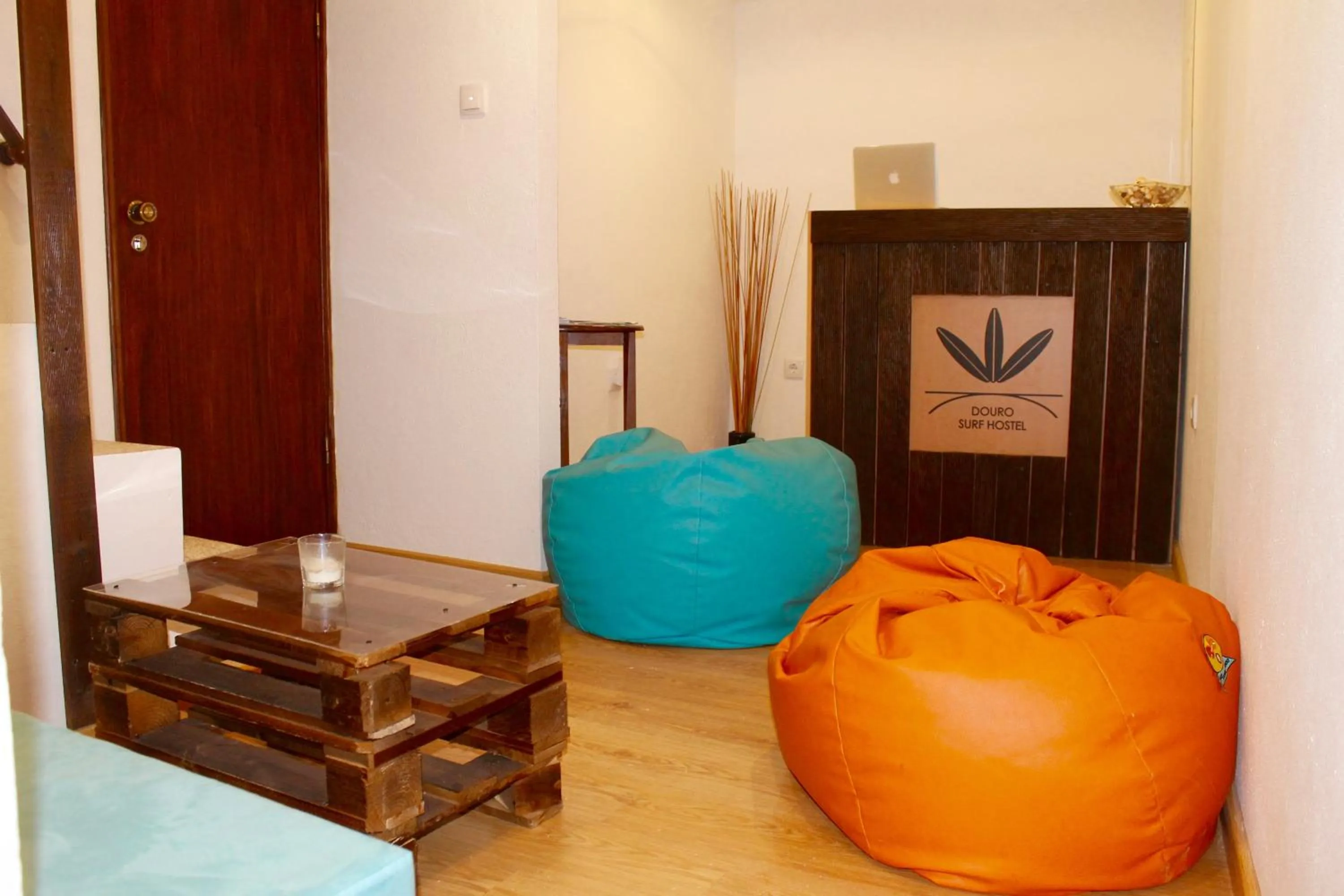 Living room in Douro Surf Hostel