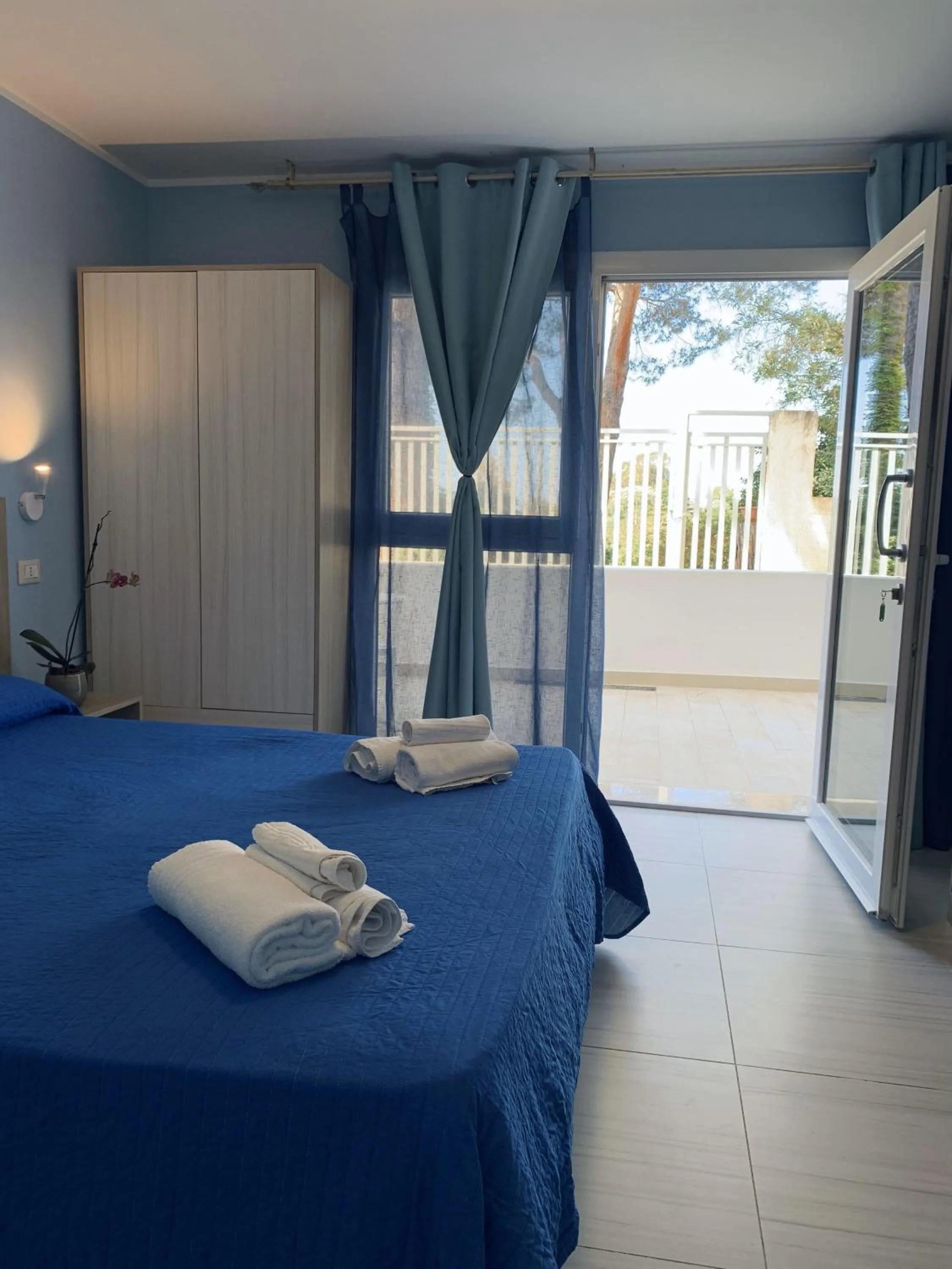 Patio, Bed in HOTEL MERCURIO SUL MARE - Fish restaurant and private beach