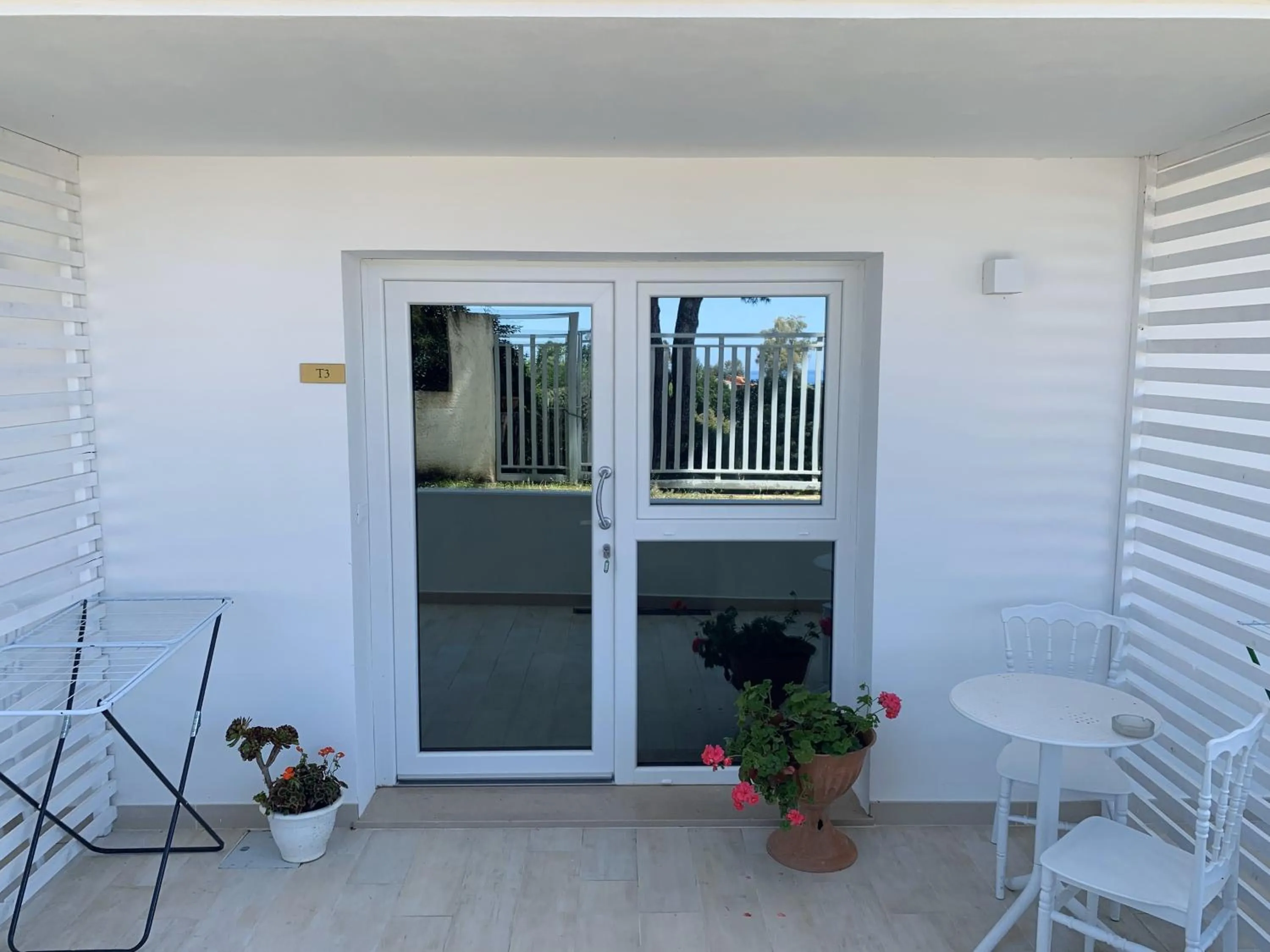 Patio in HOTEL MERCURIO SUL MARE - Fish restaurant and private beach