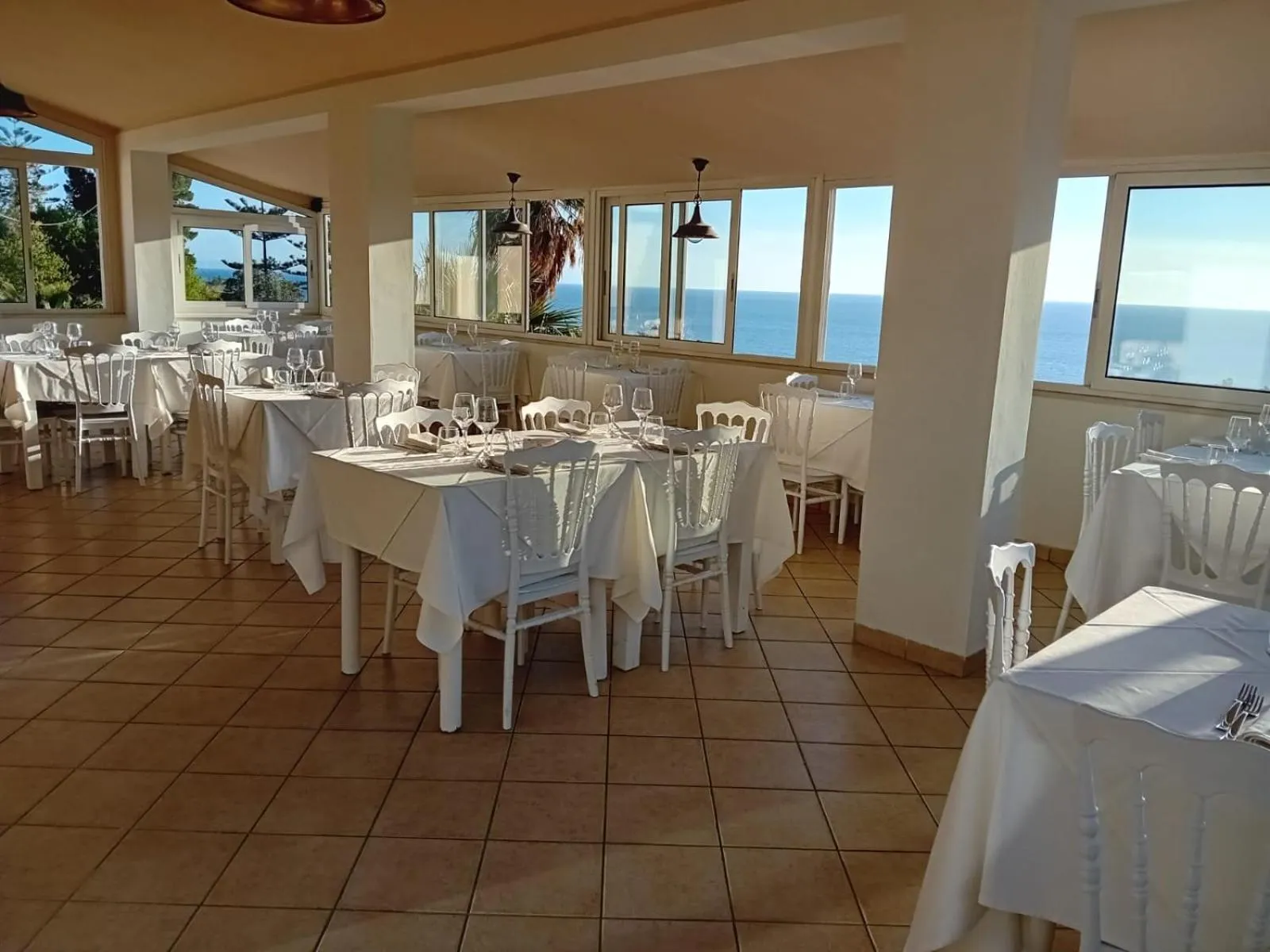 Restaurant/places to eat in HOTEL MERCURIO SUL MARE - Fish restaurant and private beach