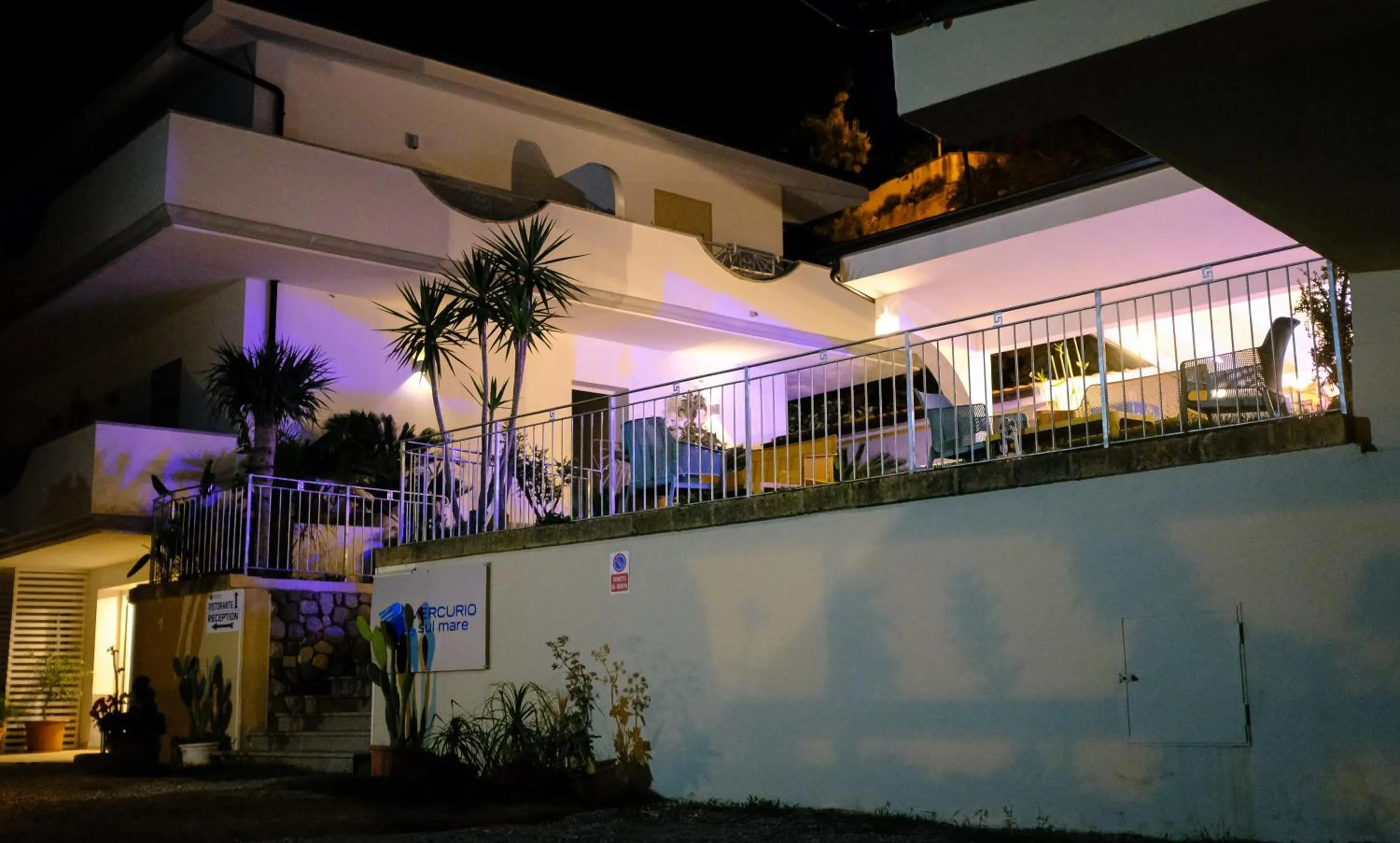 Property building in HOTEL MERCURIO SUL MARE - Fish restaurant and private beach
