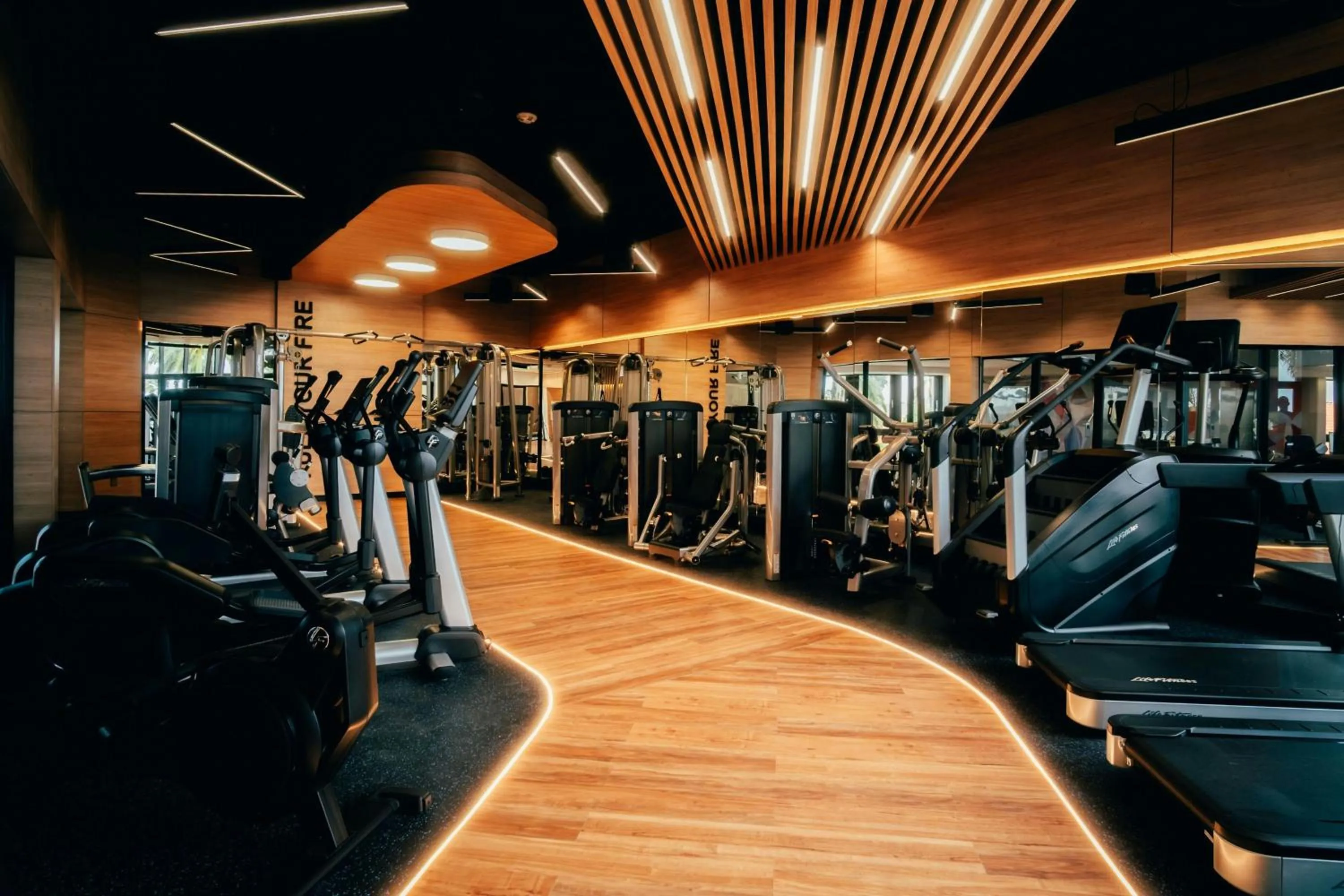 Fitness centre/facilities in Renaissance Wind Creek Aruba Resort