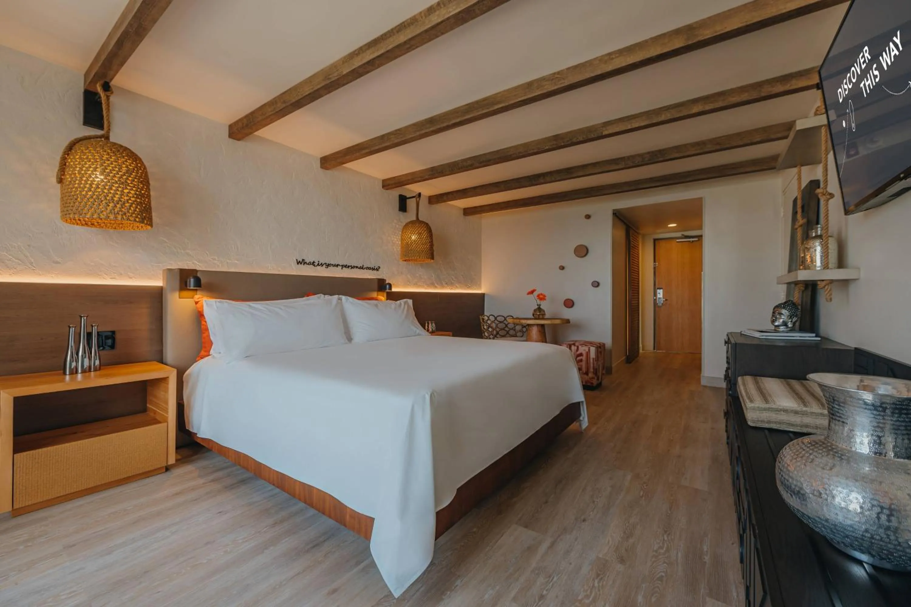 Photo of the whole room, Bed in Renaissance Wind Creek Aruba Resort