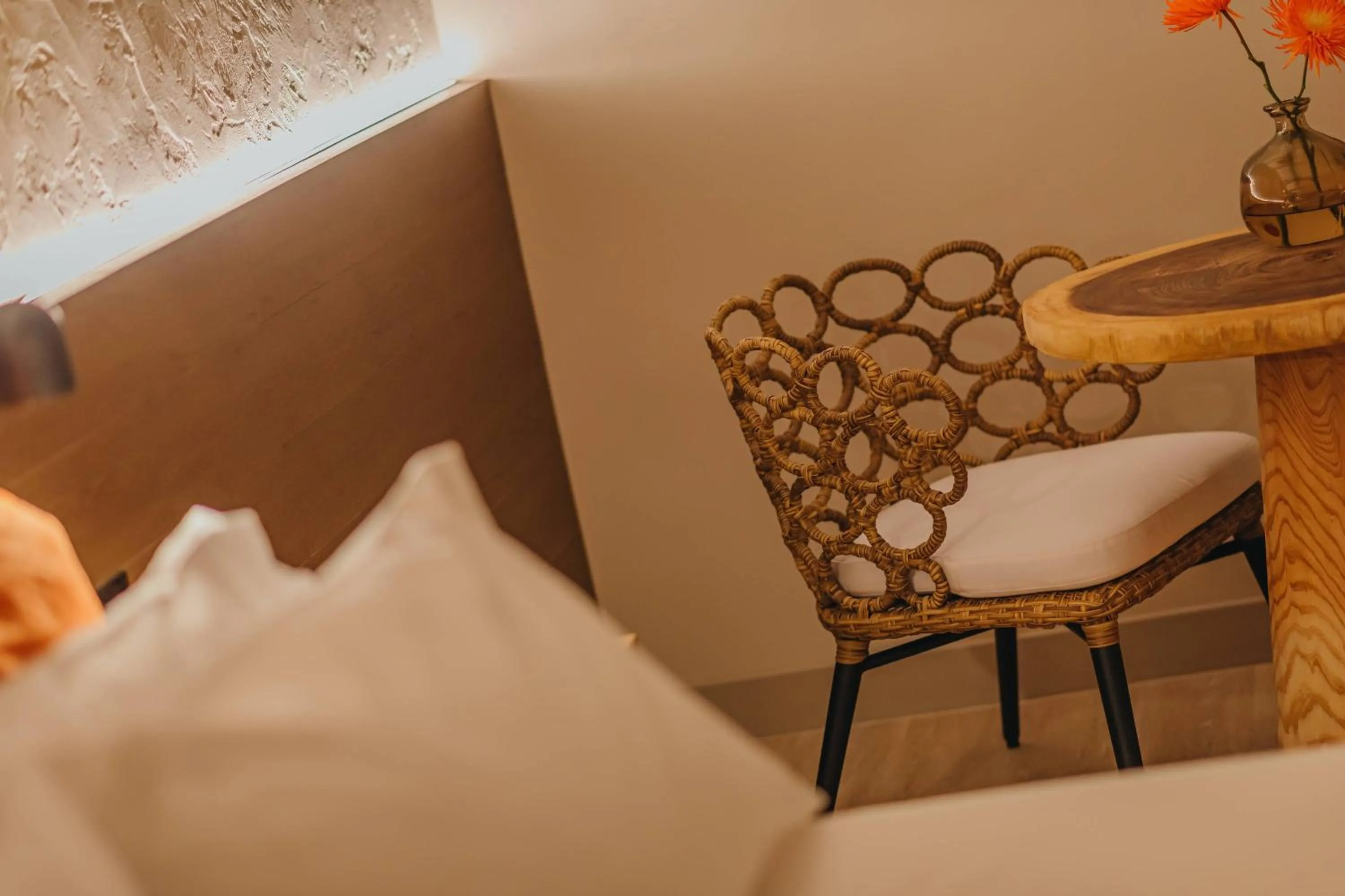 Photo of the whole room, Bed in Renaissance Wind Creek Aruba Resort