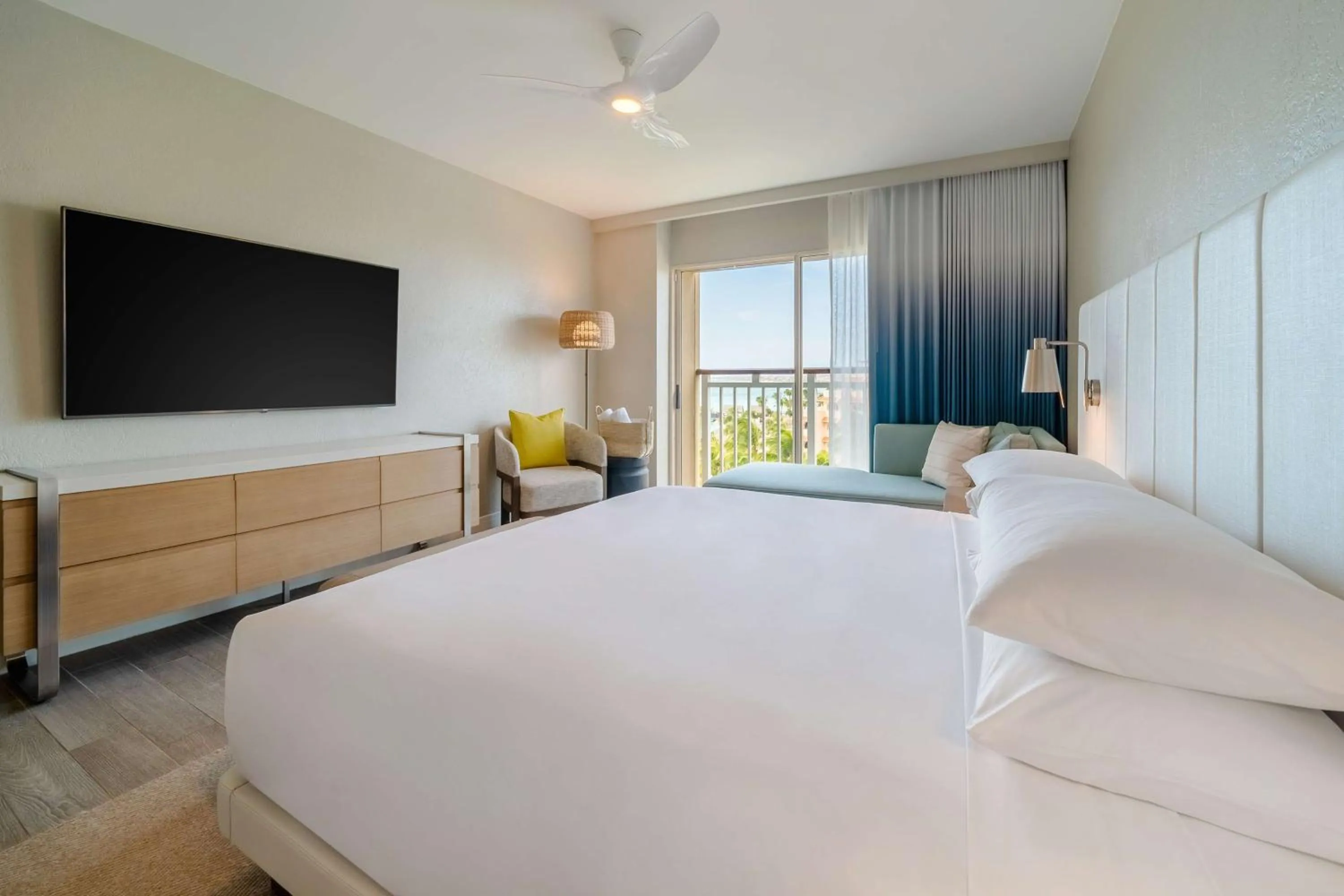 TV and multimedia, Bed in Hyatt Regency Aruba Resort & Casino