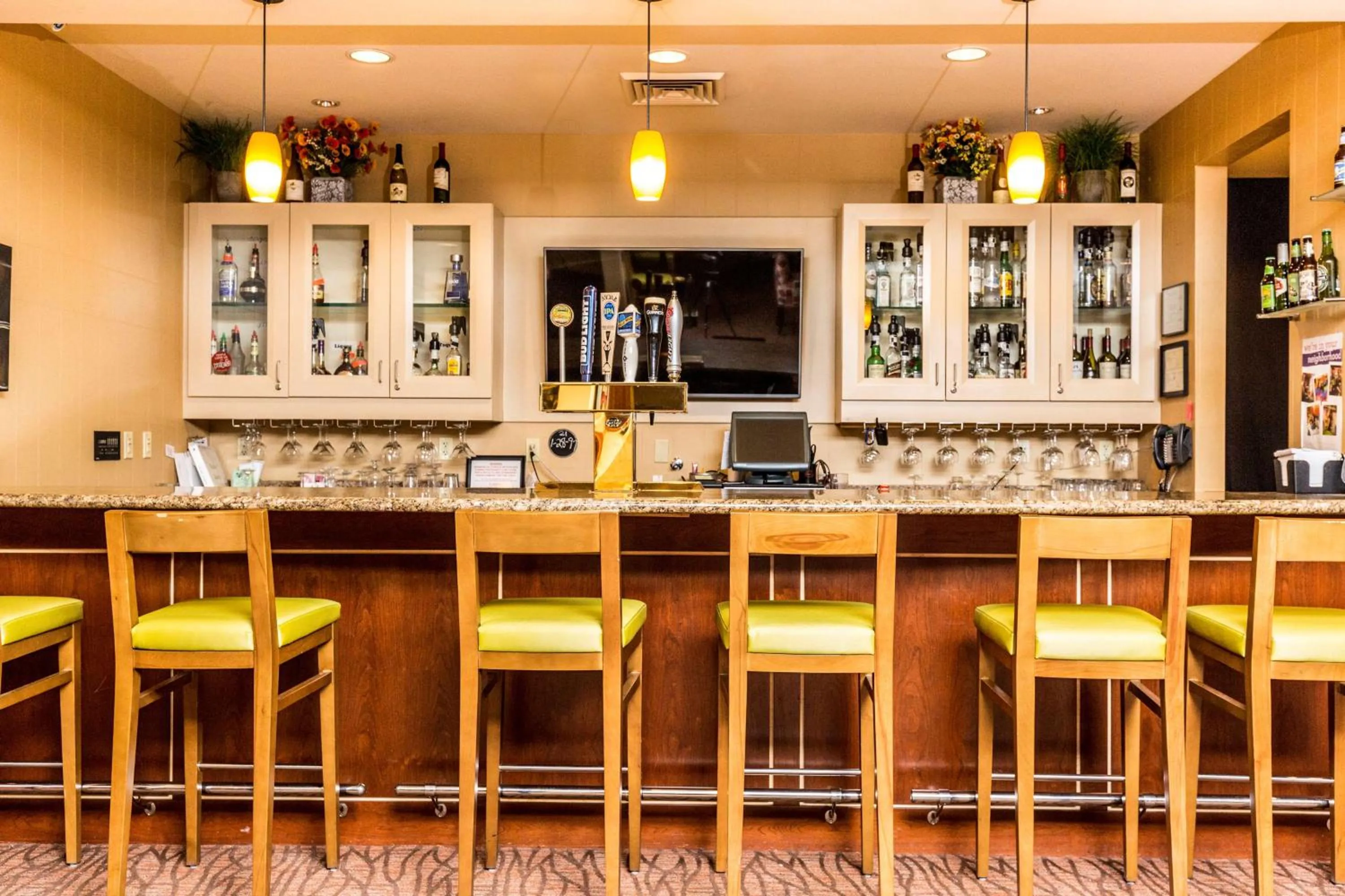 Lounge or bar in Hilton Garden Inn St. George