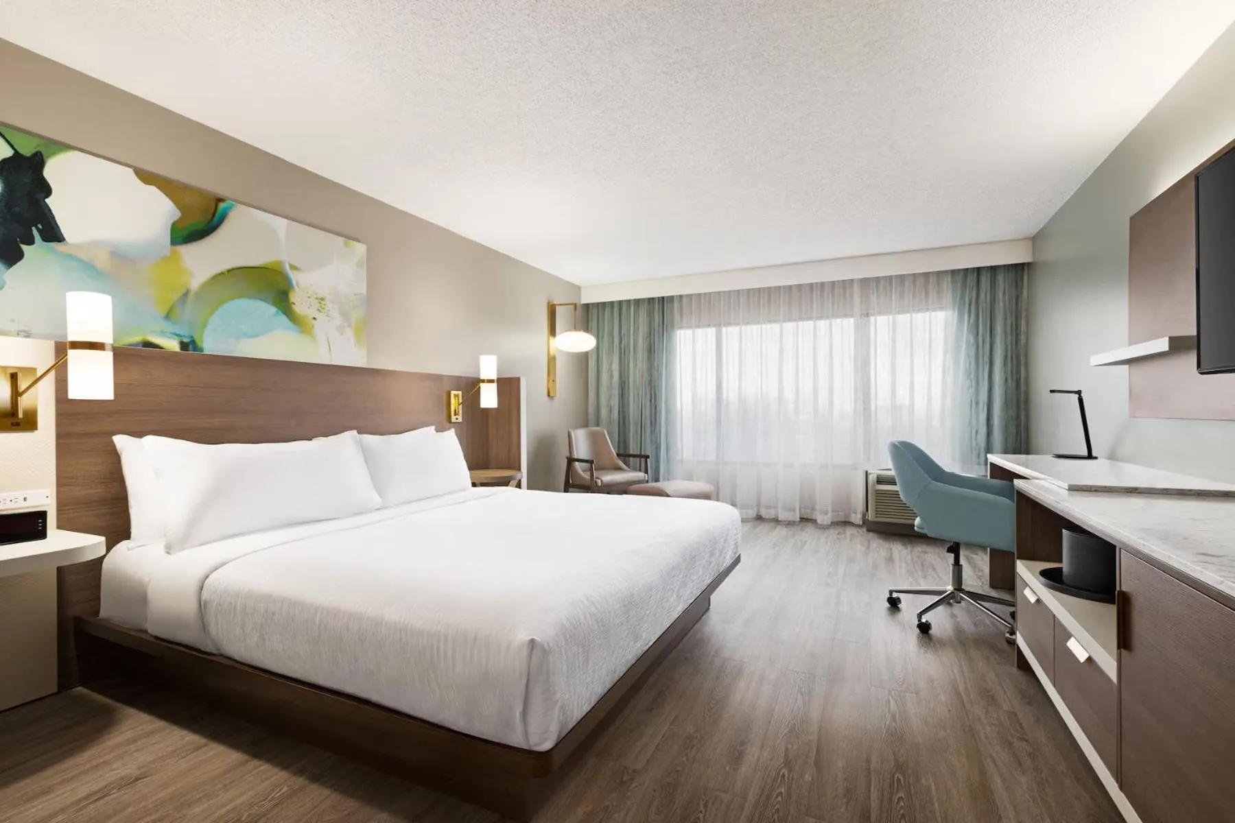 Bed in Garner Hotel Totowa by IHG