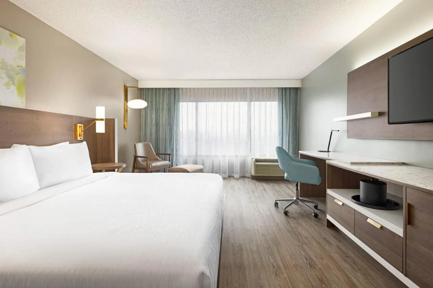 Bed in Garner Hotel Totowa by IHG