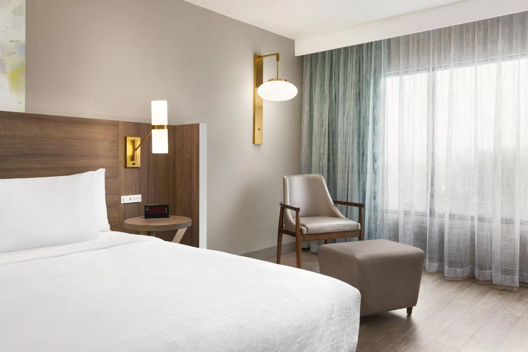 Bed in Garner Hotel Totowa by IHG