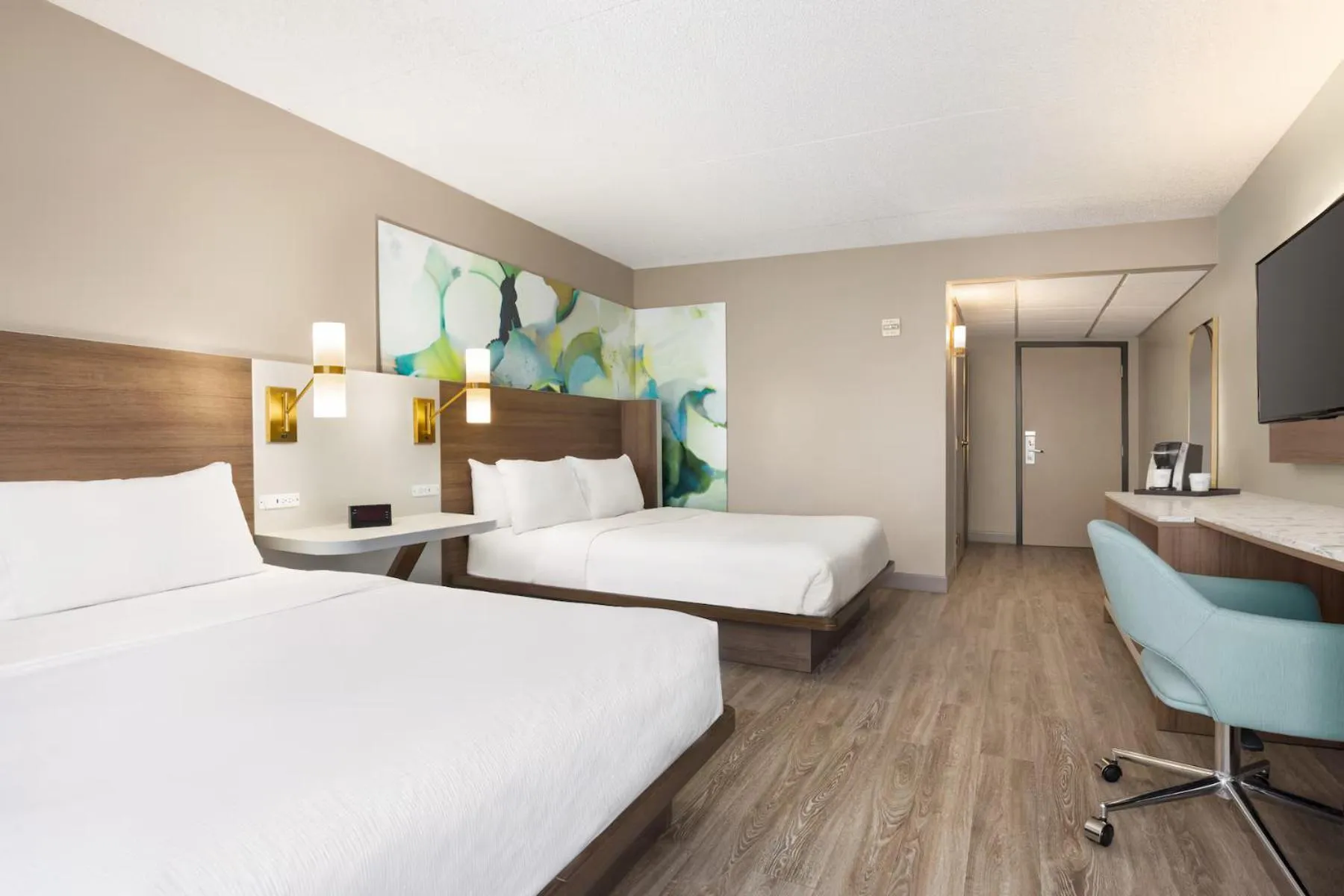 Bed in Garner Hotel Totowa by IHG