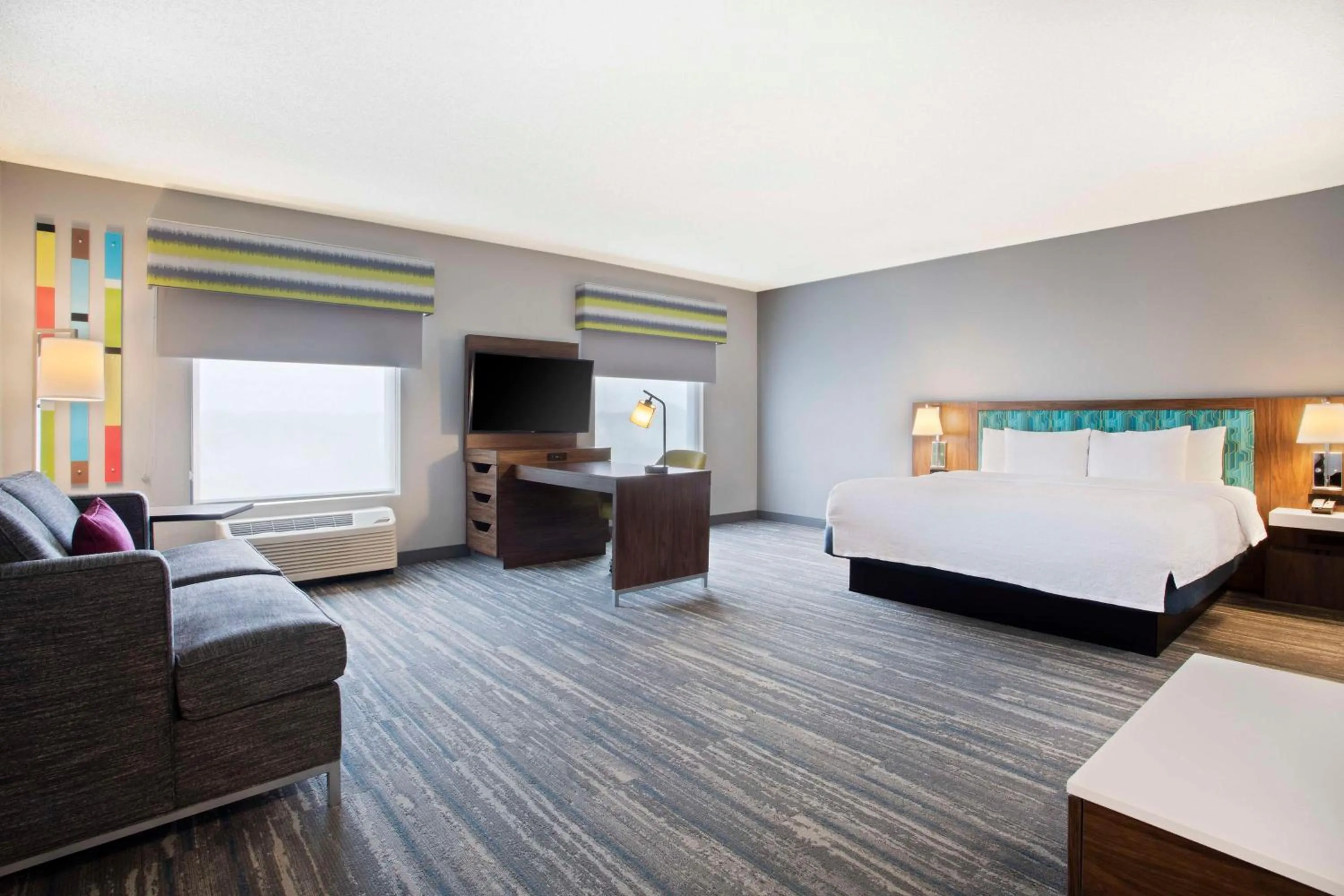 Living room, Bed in Hampton Inn & Suites Tampa East Casino Area