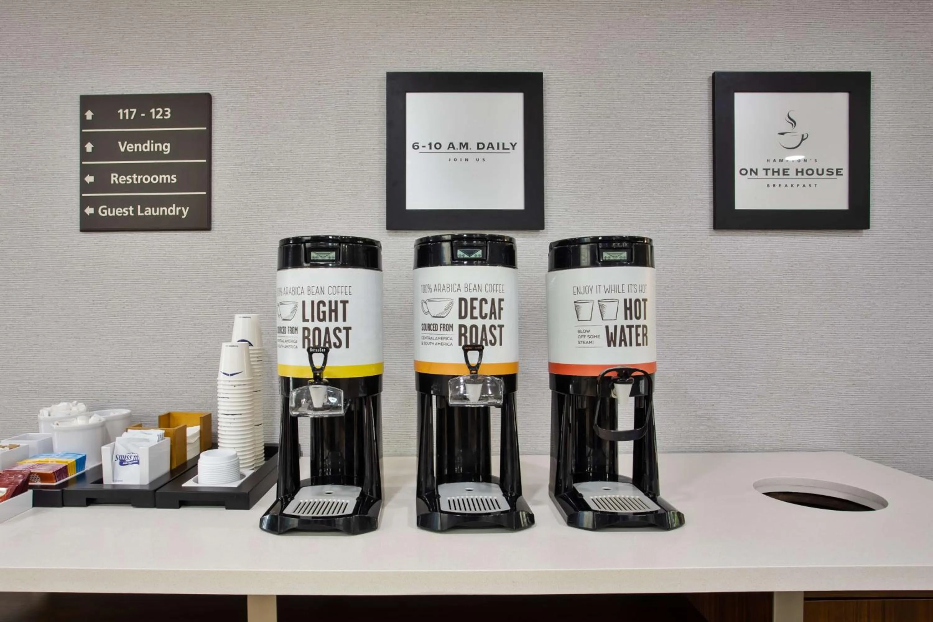 Dining area in Hampton Inn & Suites Tampa East Casino Area