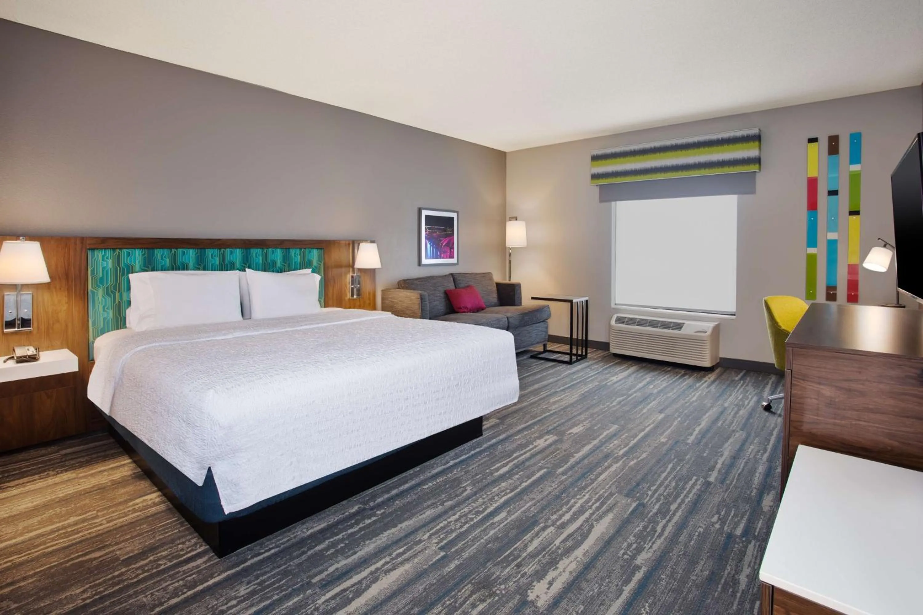 Living room, Bed in Hampton Inn & Suites Tampa East Casino Area