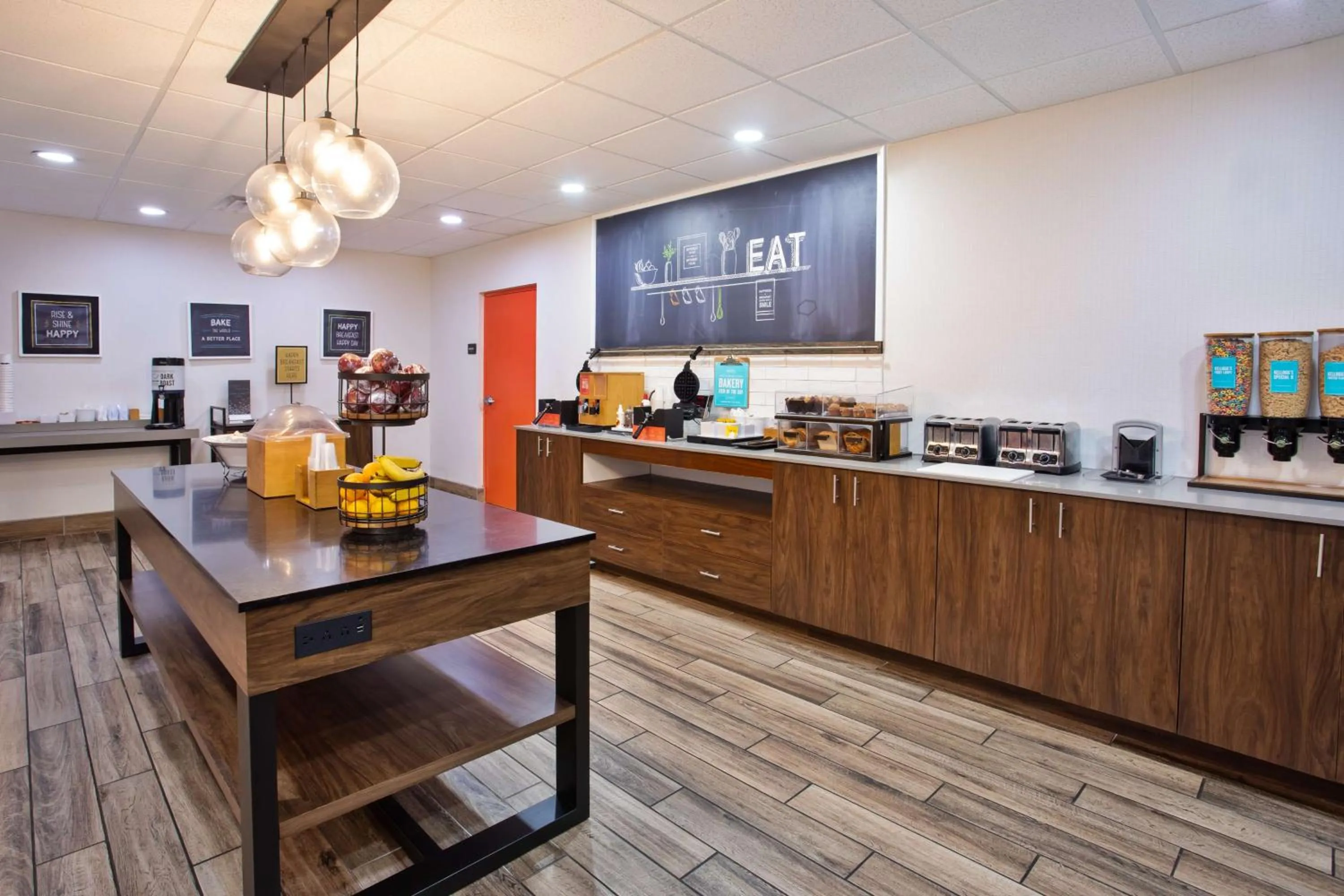 Breakfast in Hampton Inn & Suites Tampa East Casino Area