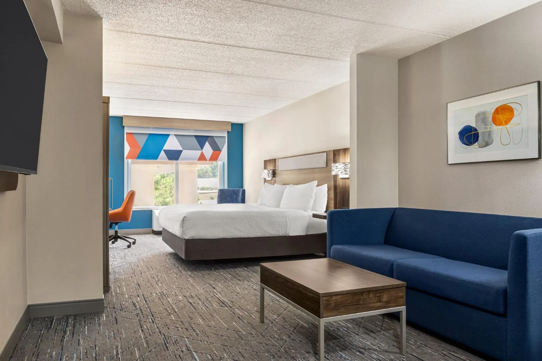 Photo of the whole room, Bed in Holiday Inn Express Birmingham Irondale East by IHG