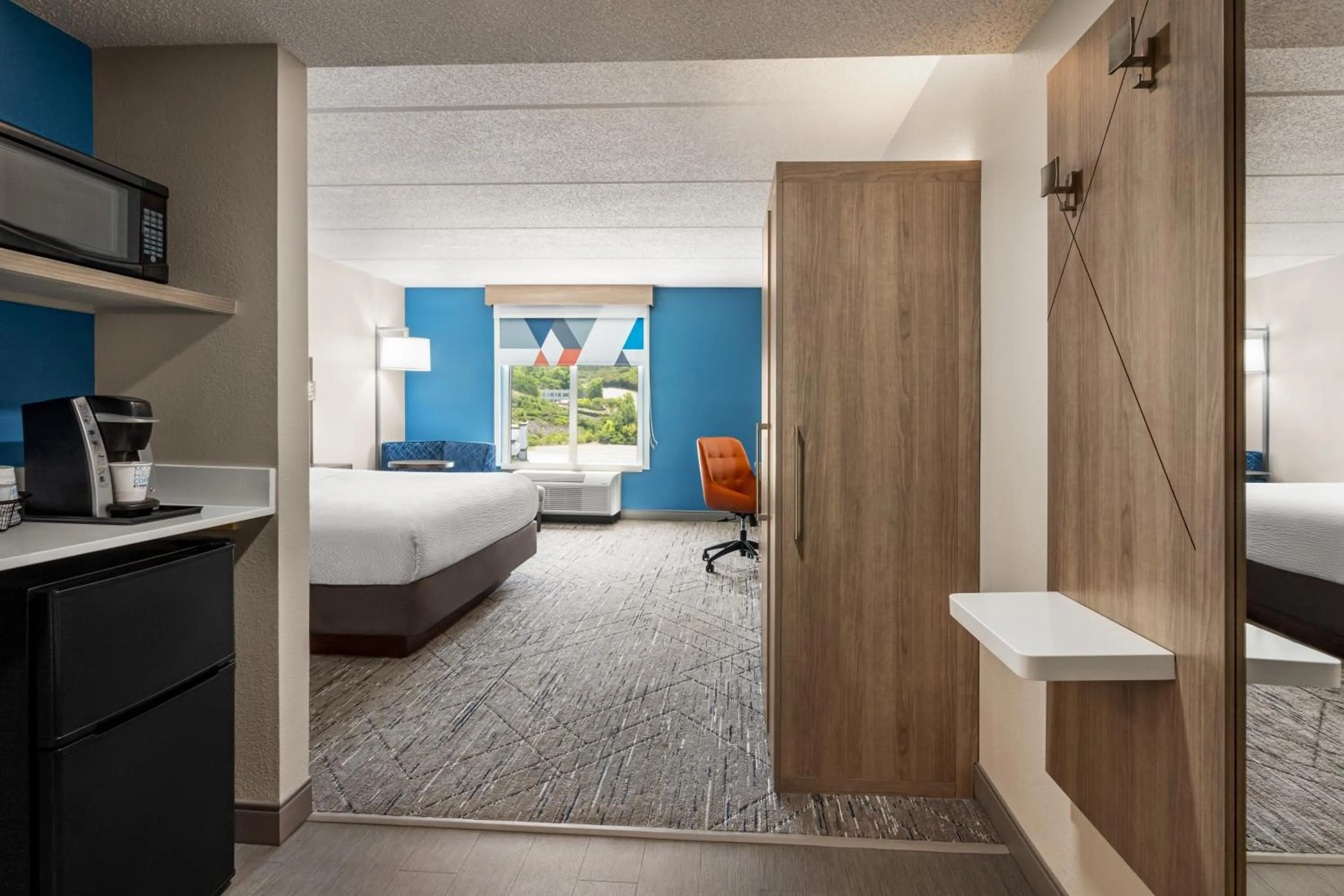 Bed in Holiday Inn Express Birmingham Irondale East by IHG