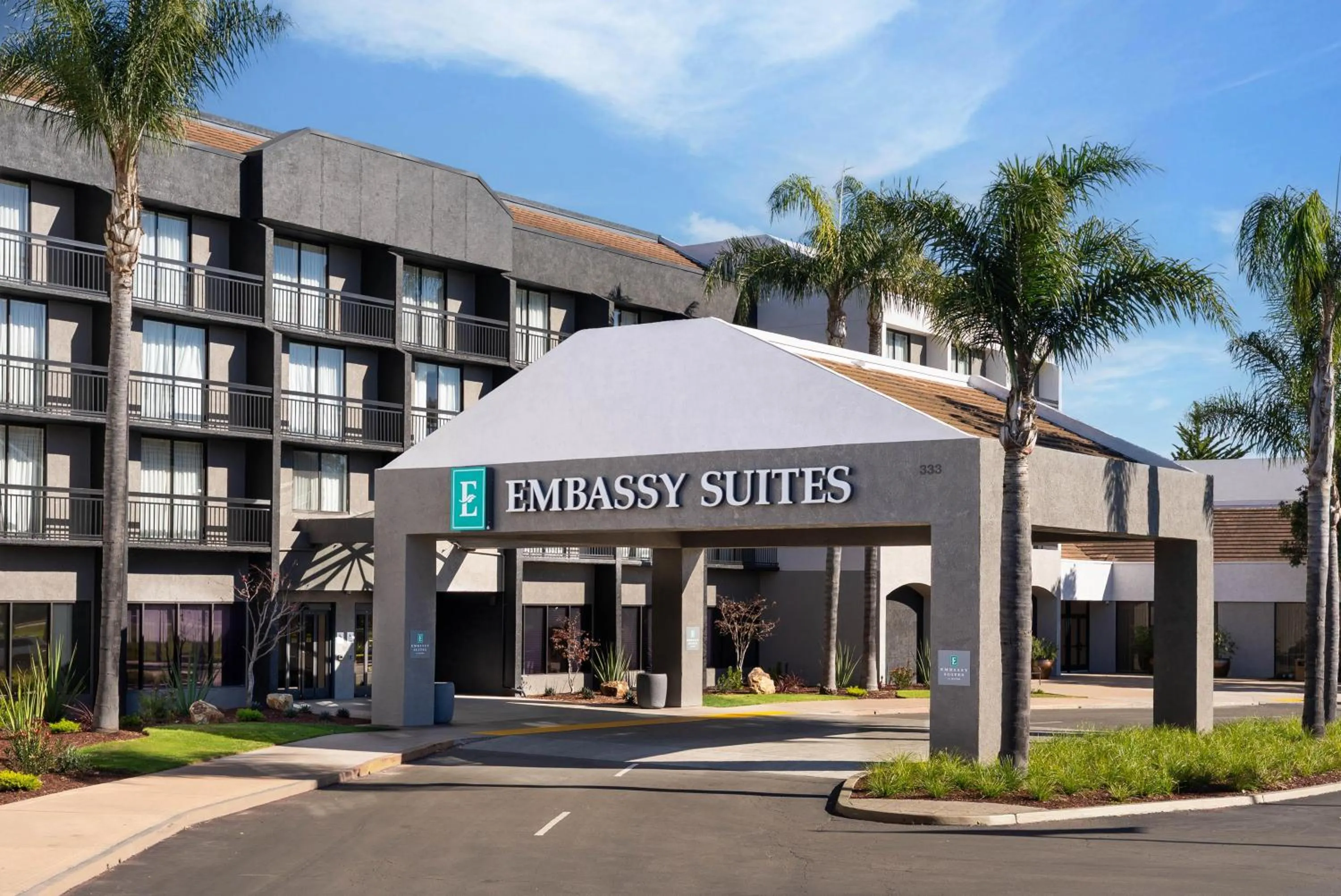 Property building in Embassy Suites San Luis Obispo