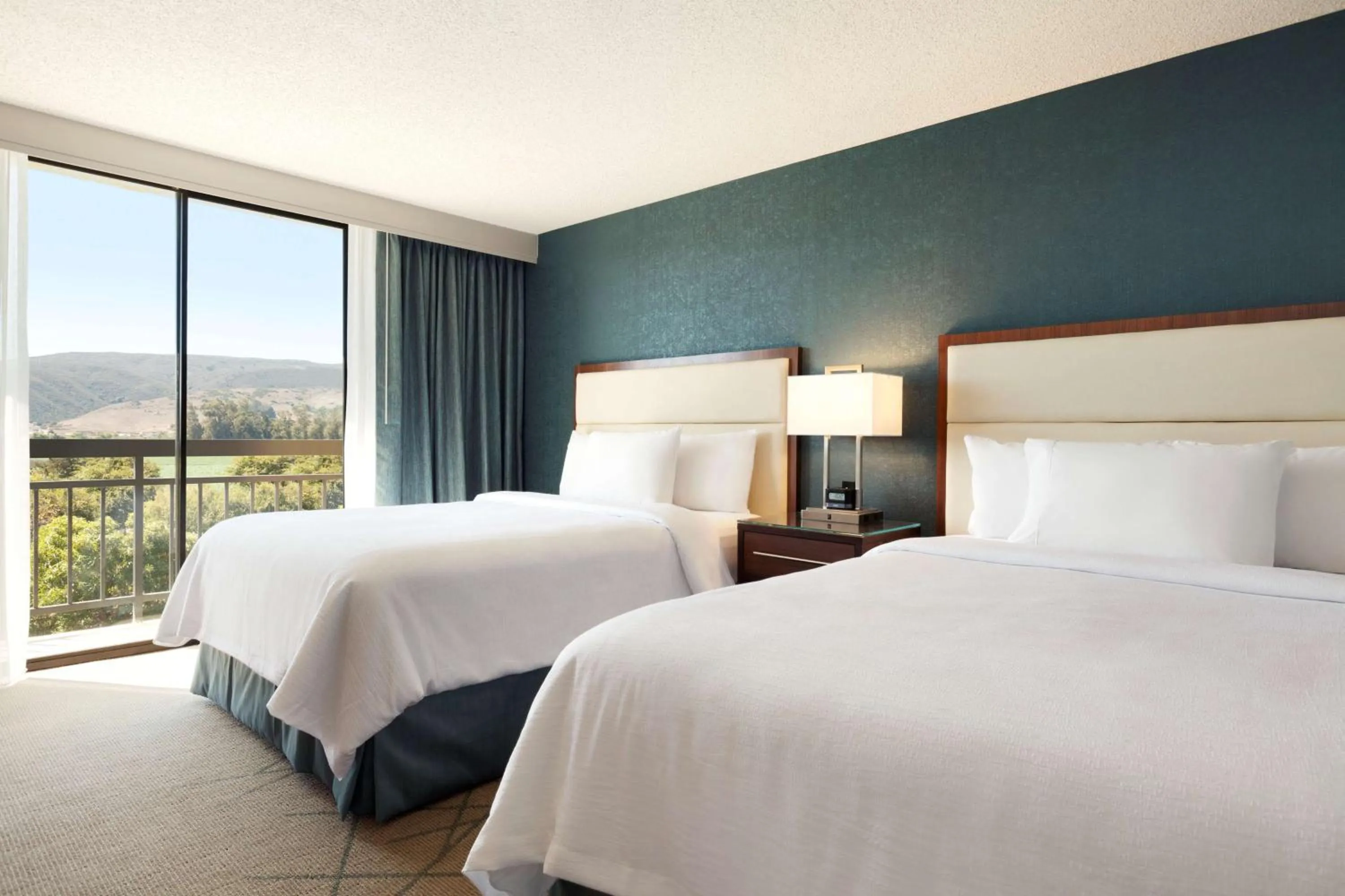 Bed in Embassy Suites San Luis Obispo