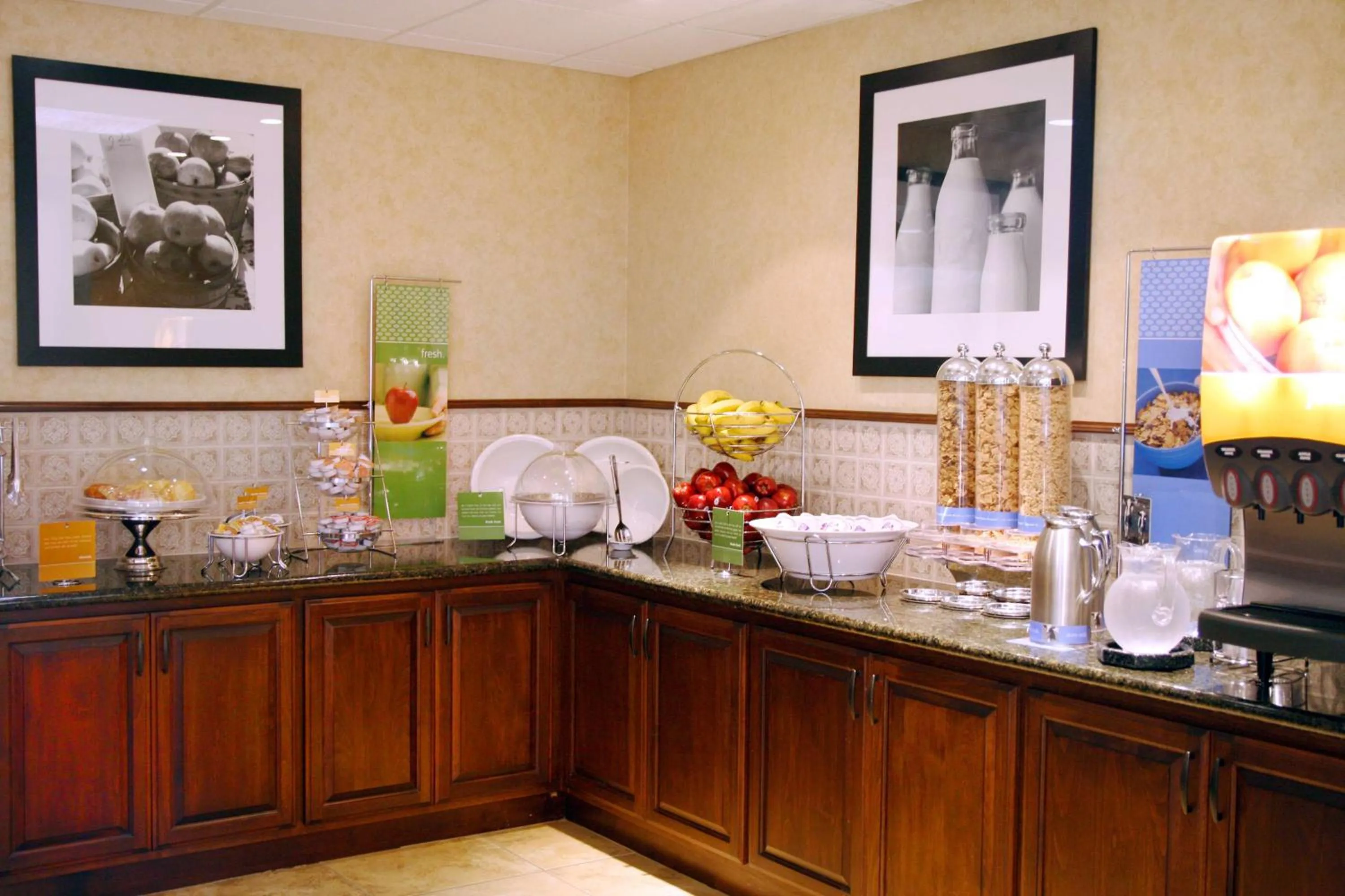 Restaurant/places to eat in Hampton Inn & Suites Lodi